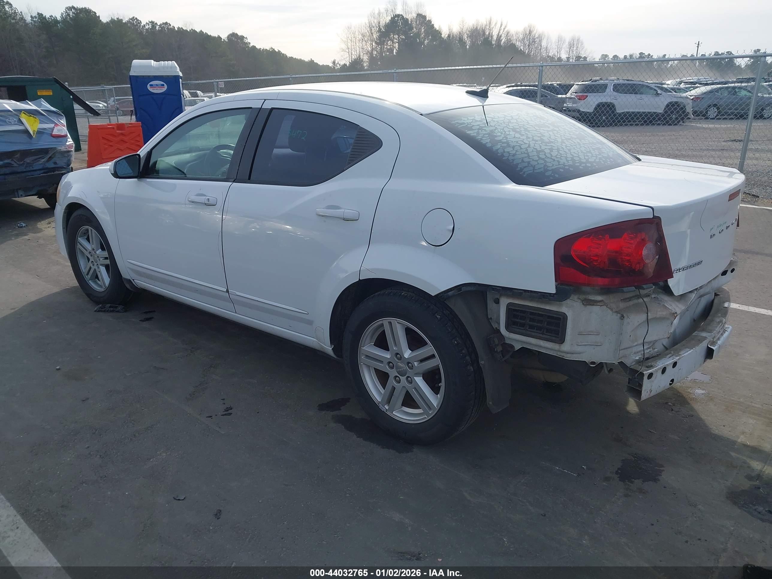 DODGE AVENGER image 3