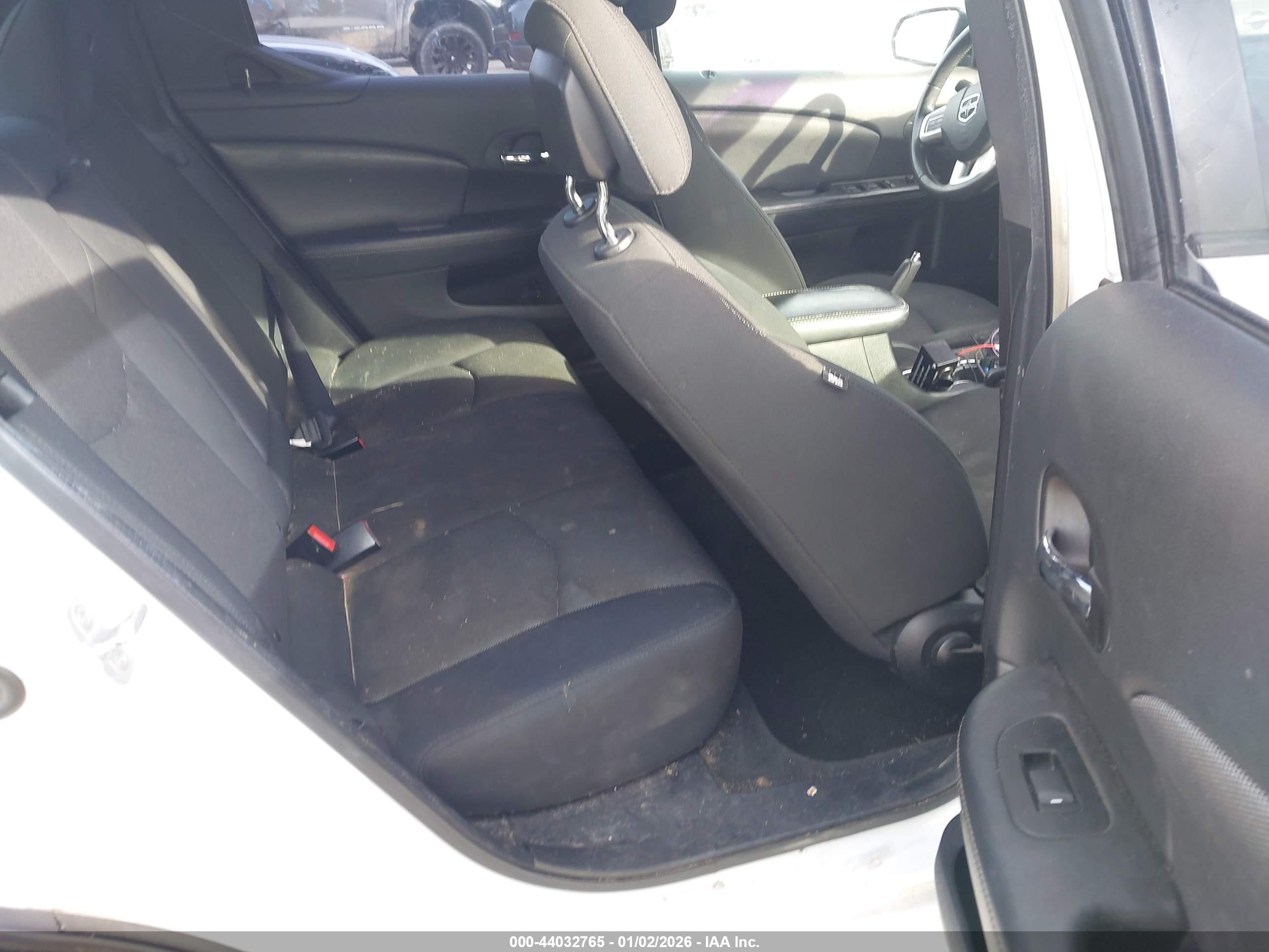DODGE AVENGER image 8