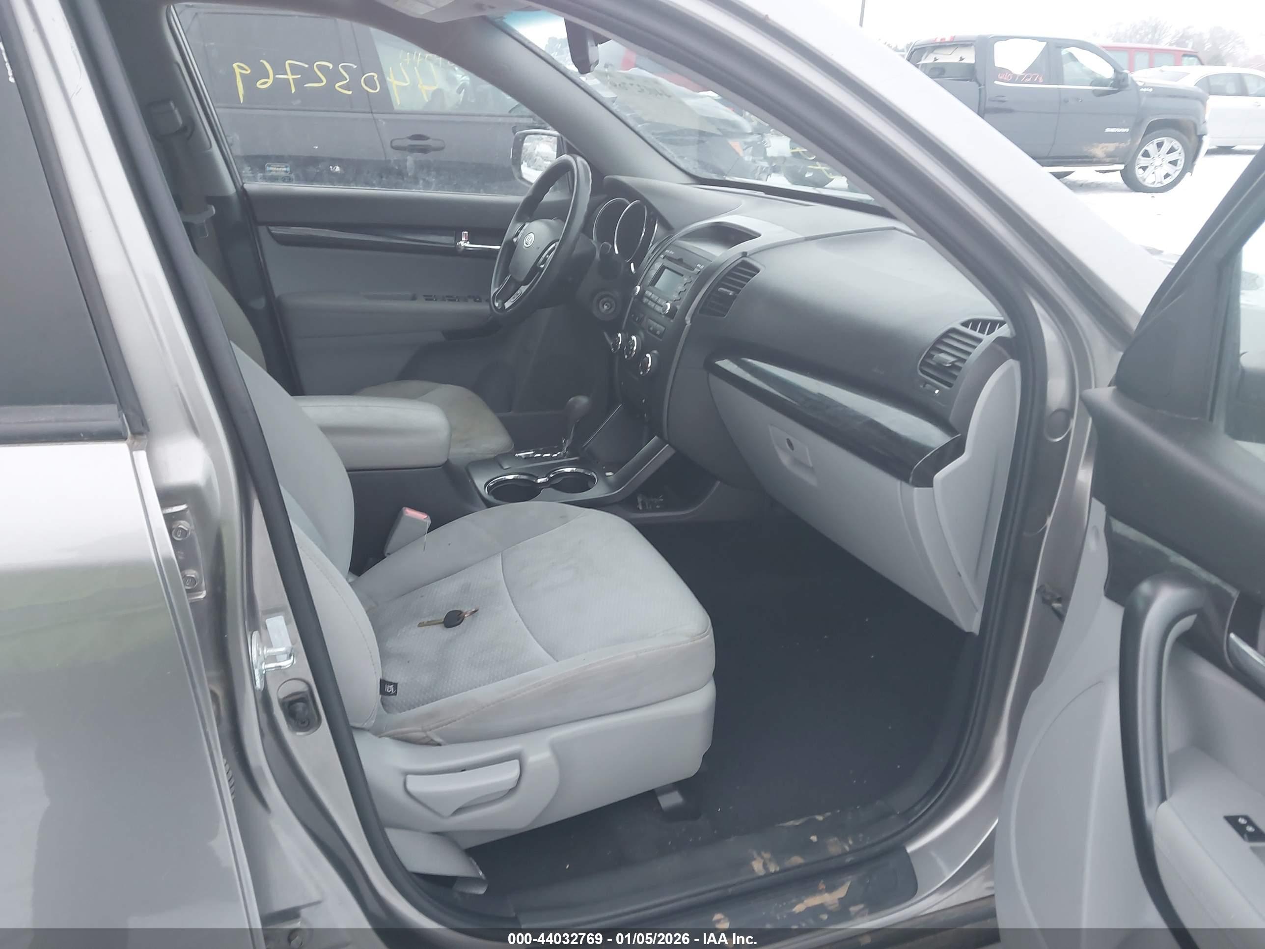 KIA SORENTO image 5