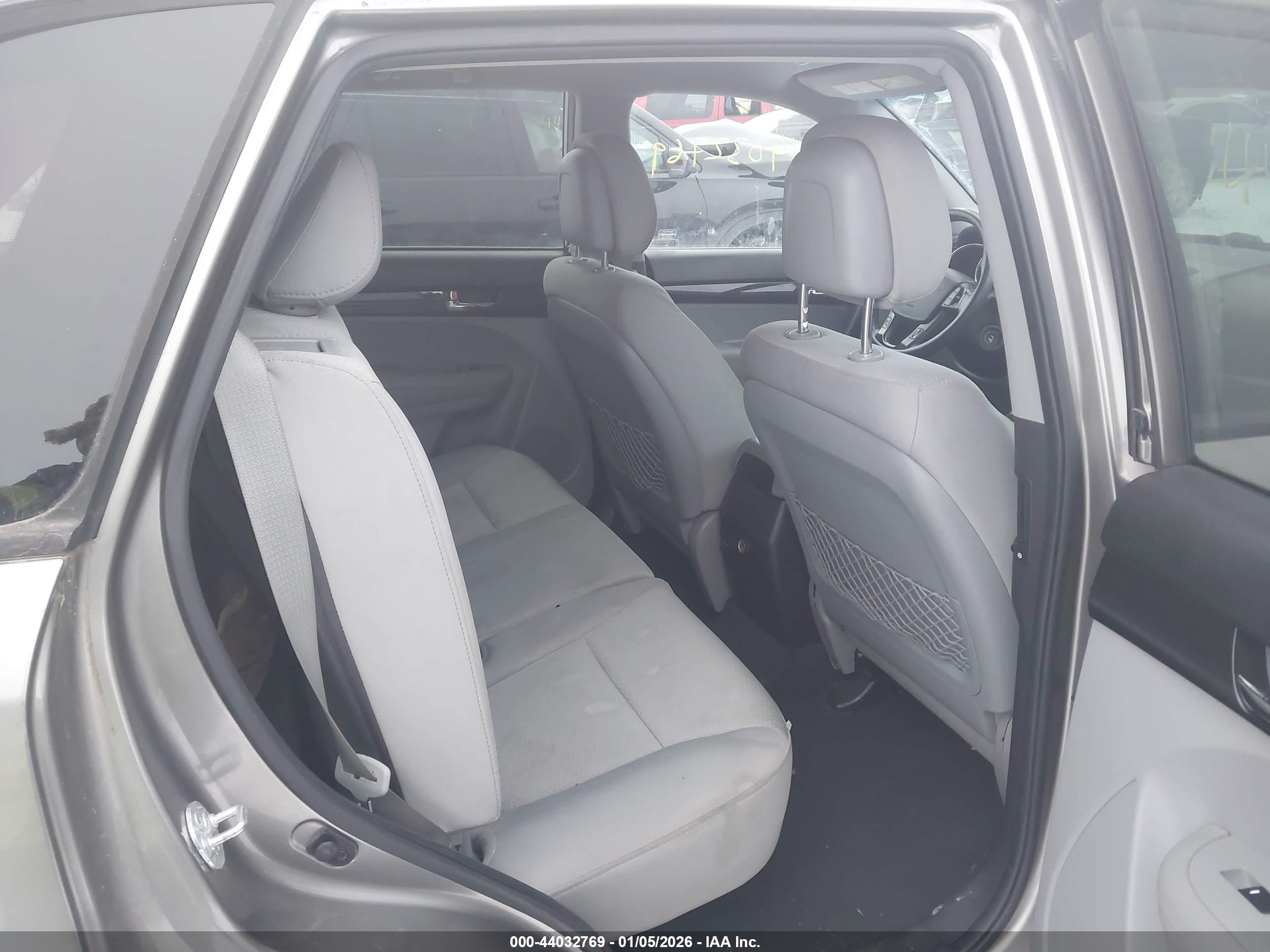 KIA SORENTO image 8
