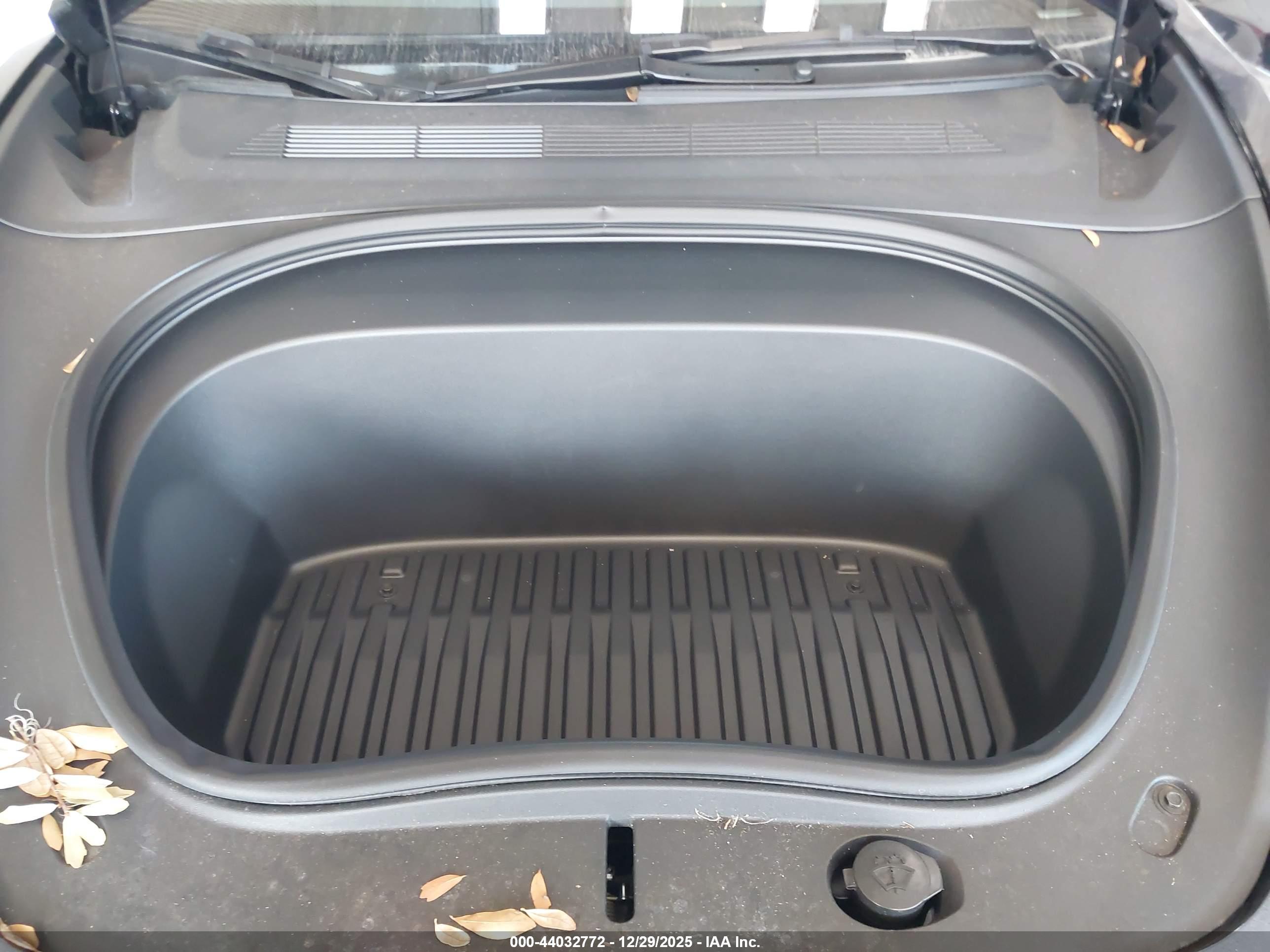 TESLA MODEL image 10