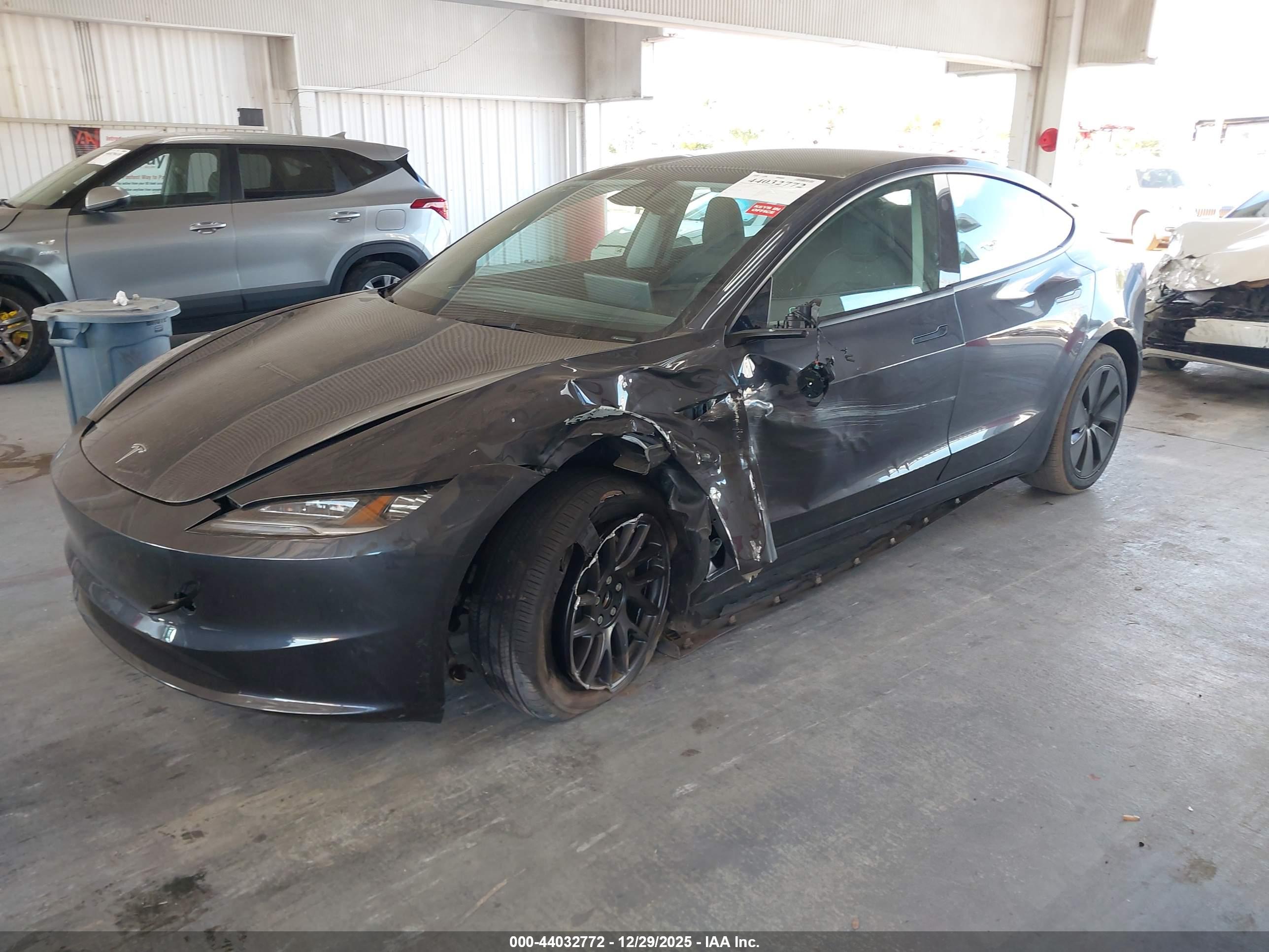 TESLA MODEL image 2