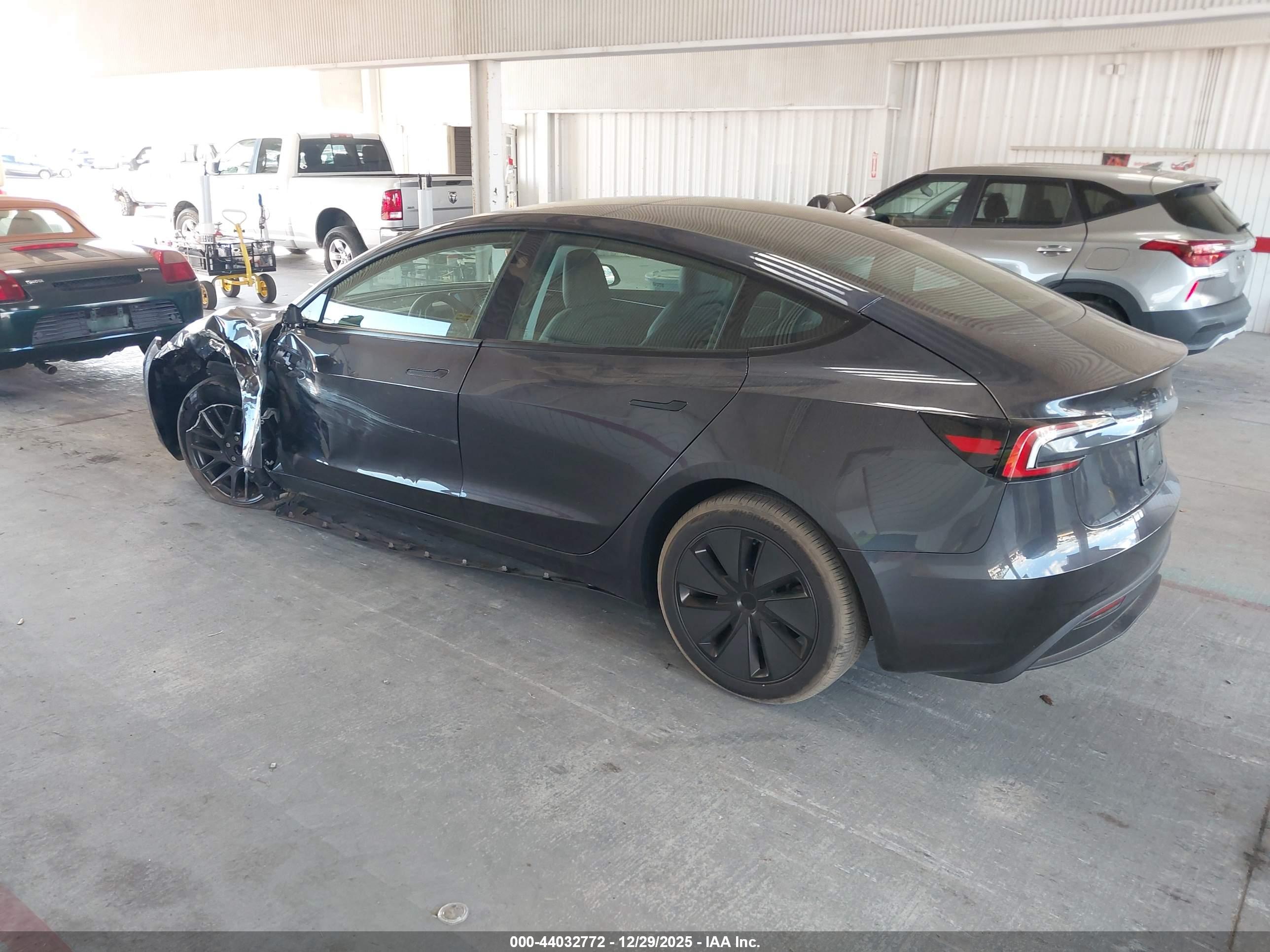 TESLA MODEL image 3