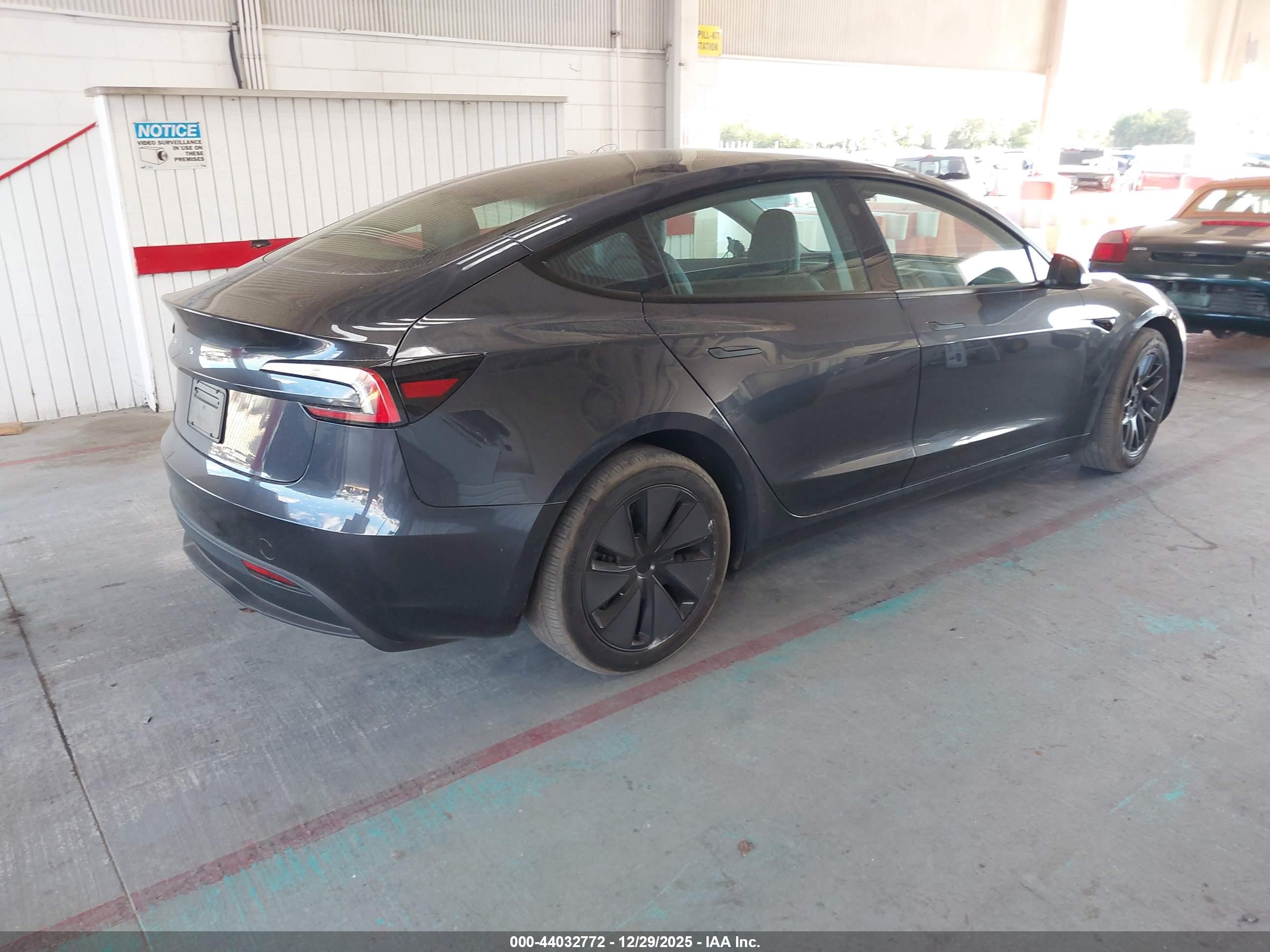 TESLA MODEL image 4