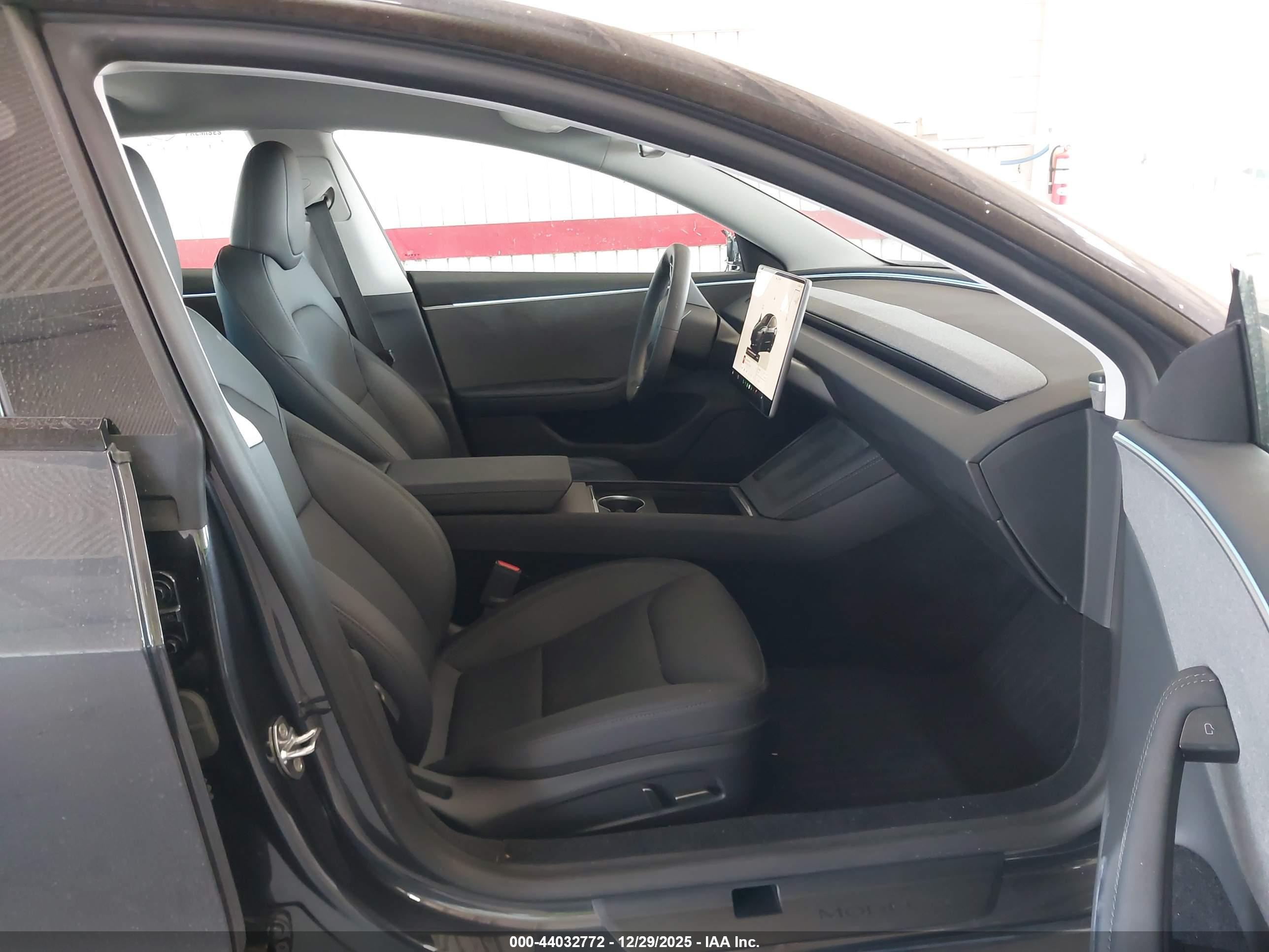 TESLA MODEL image 5