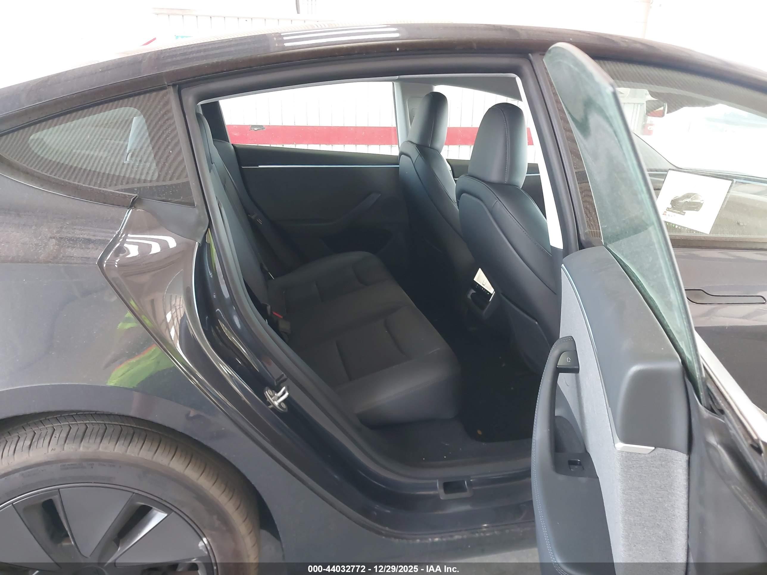 TESLA MODEL image 8