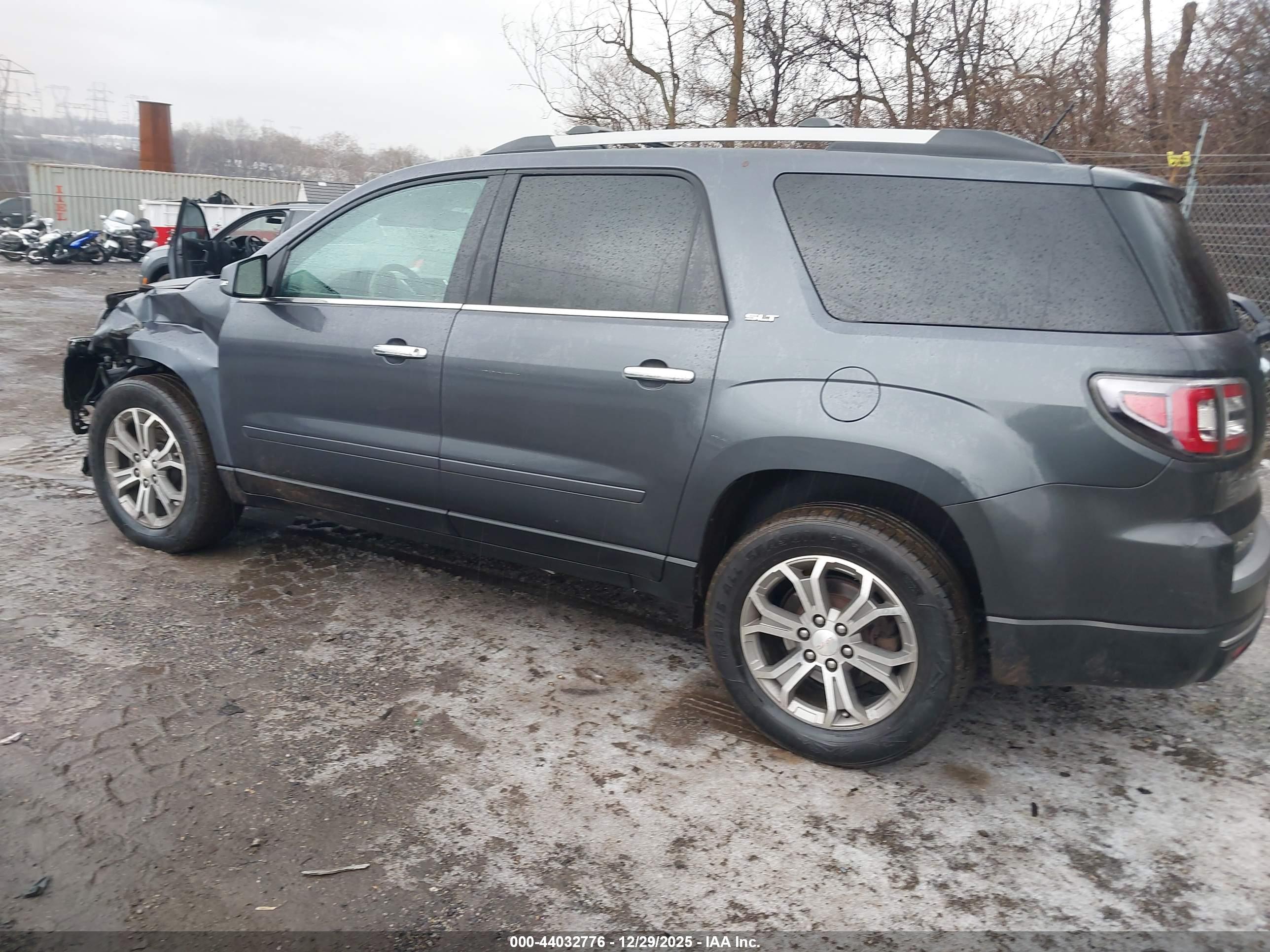 GMC ACADIA image 3
