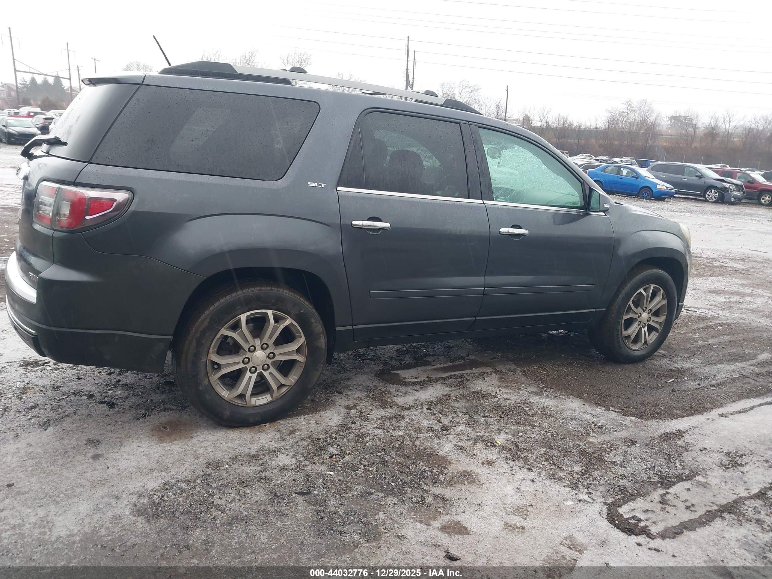 GMC ACADIA image 4