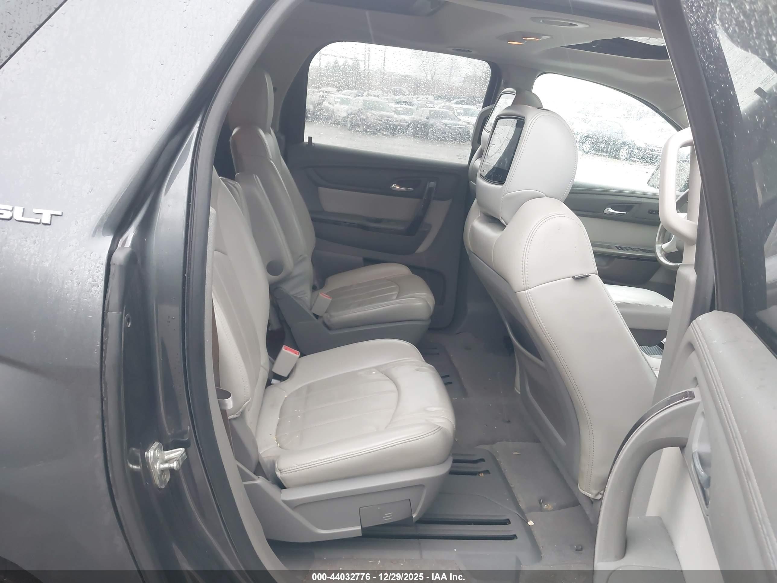 GMC ACADIA image 8