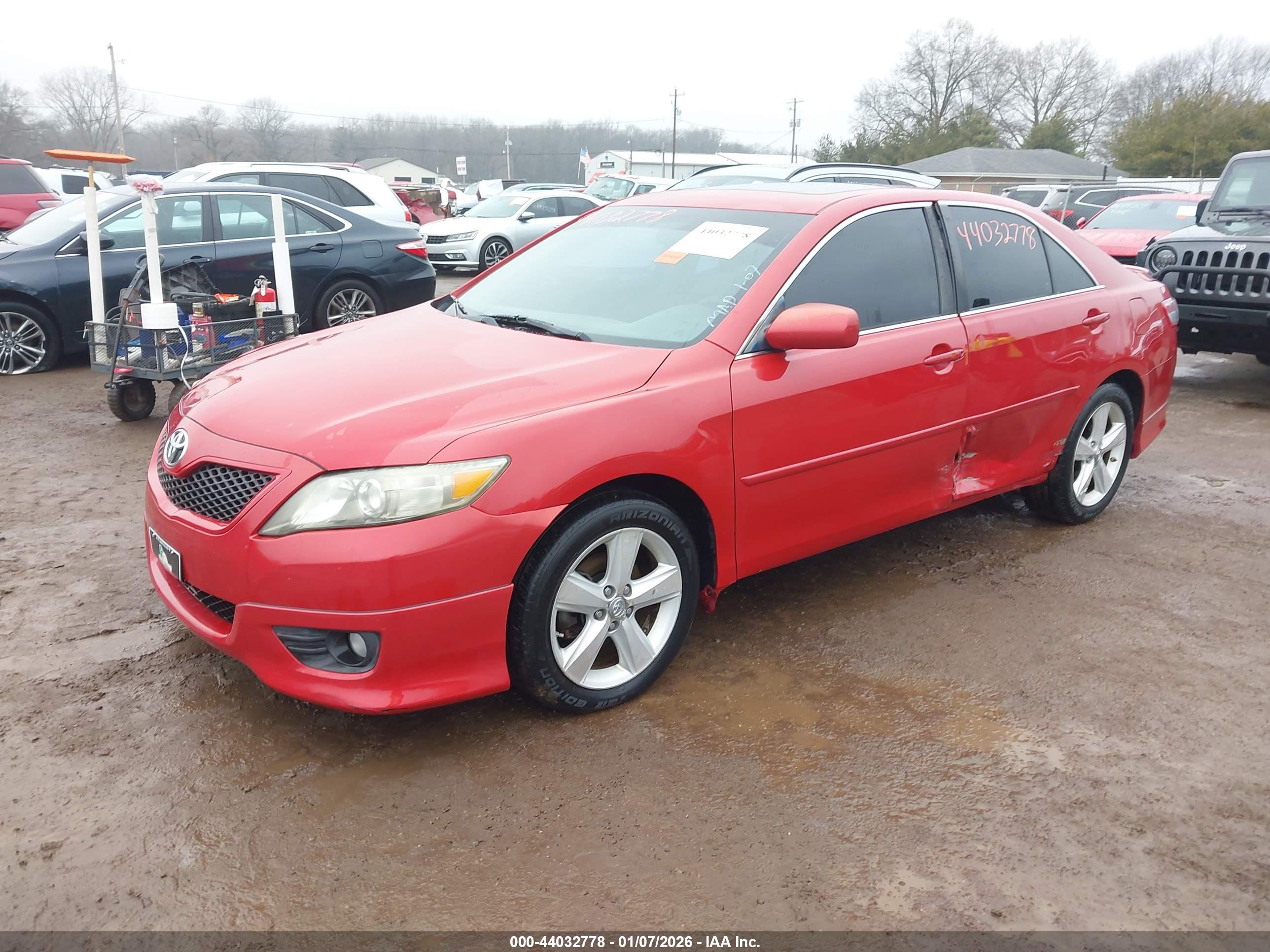 TOYOTA CAMRY image 2