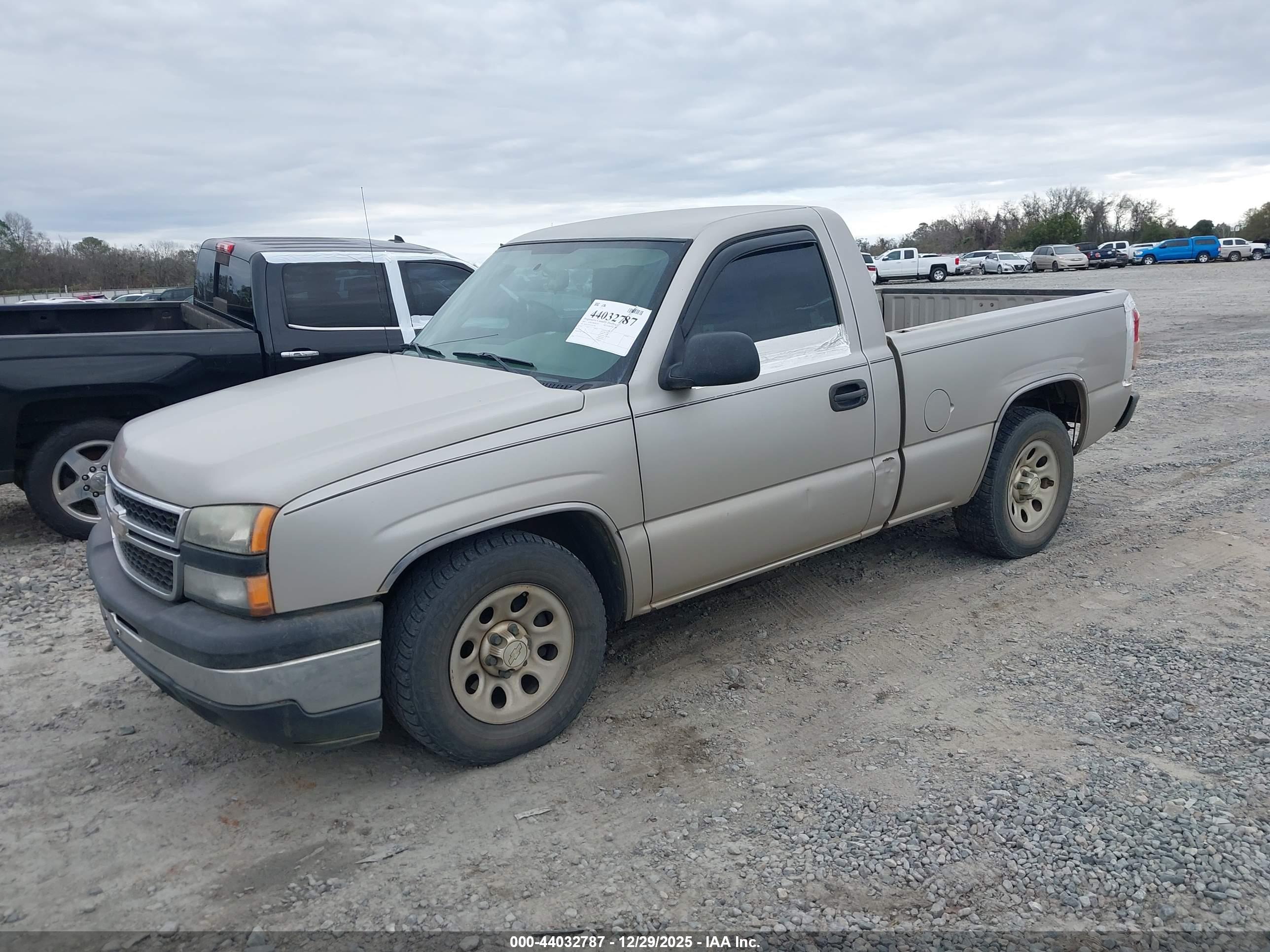 CHEVROLET SILVERADO image 2