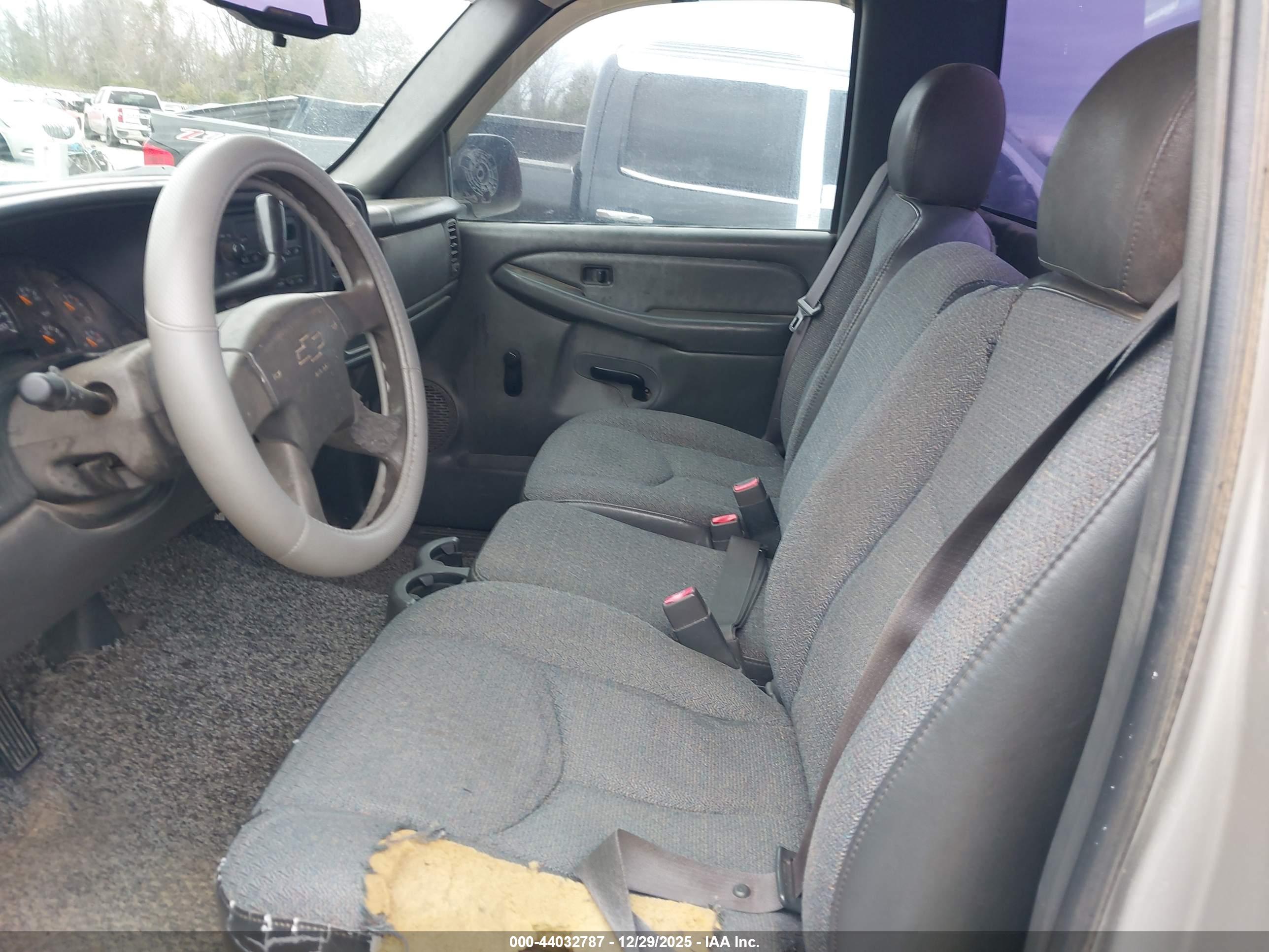 CHEVROLET SILVERADO image 8