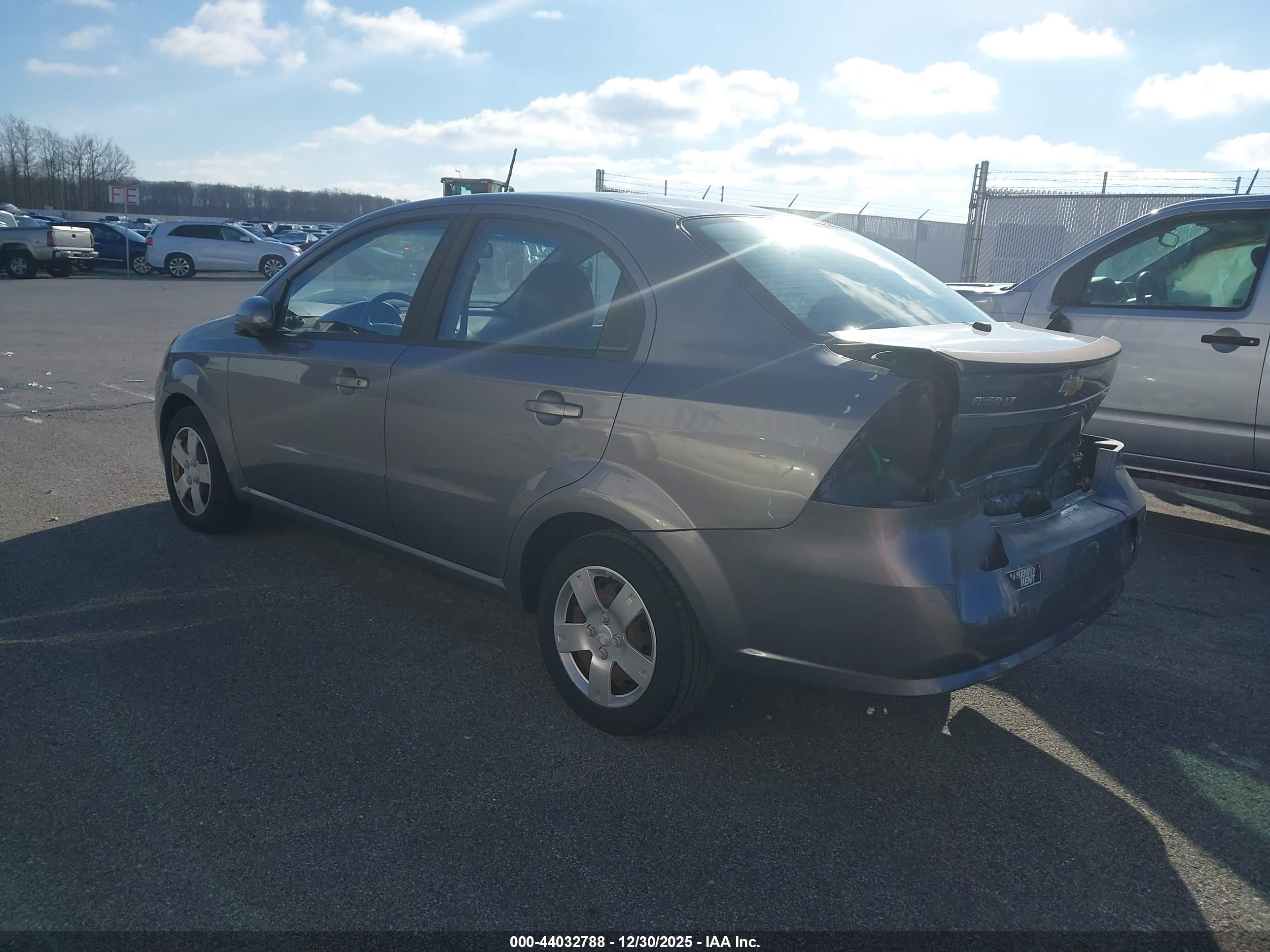 CHEVROLET AVEO image 3