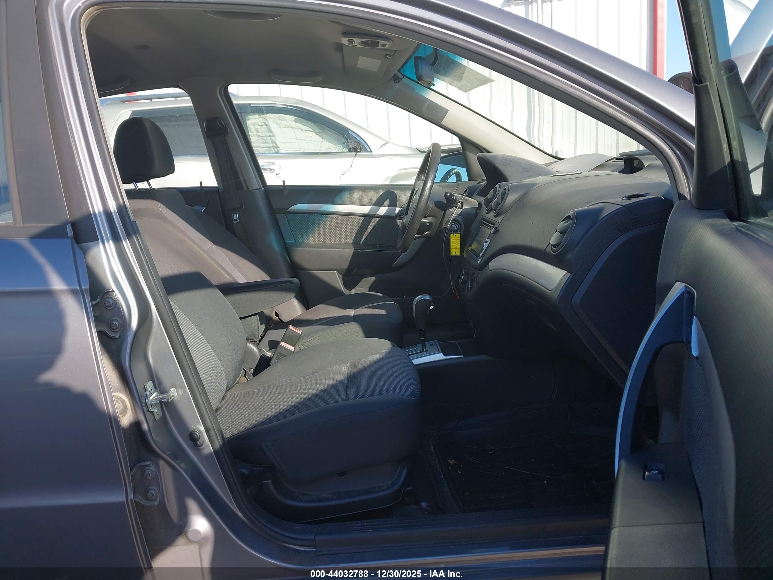 CHEVROLET AVEO image 5
