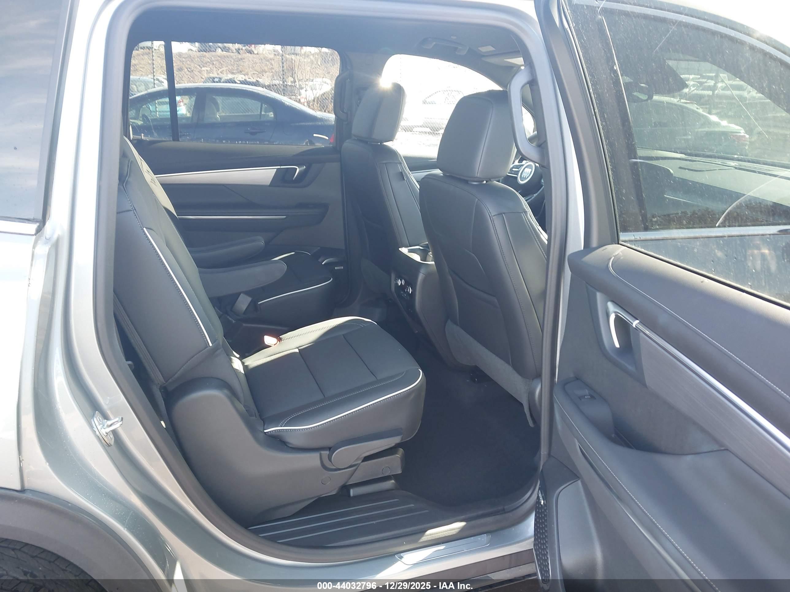 BUICK ENCLAVE image 8
