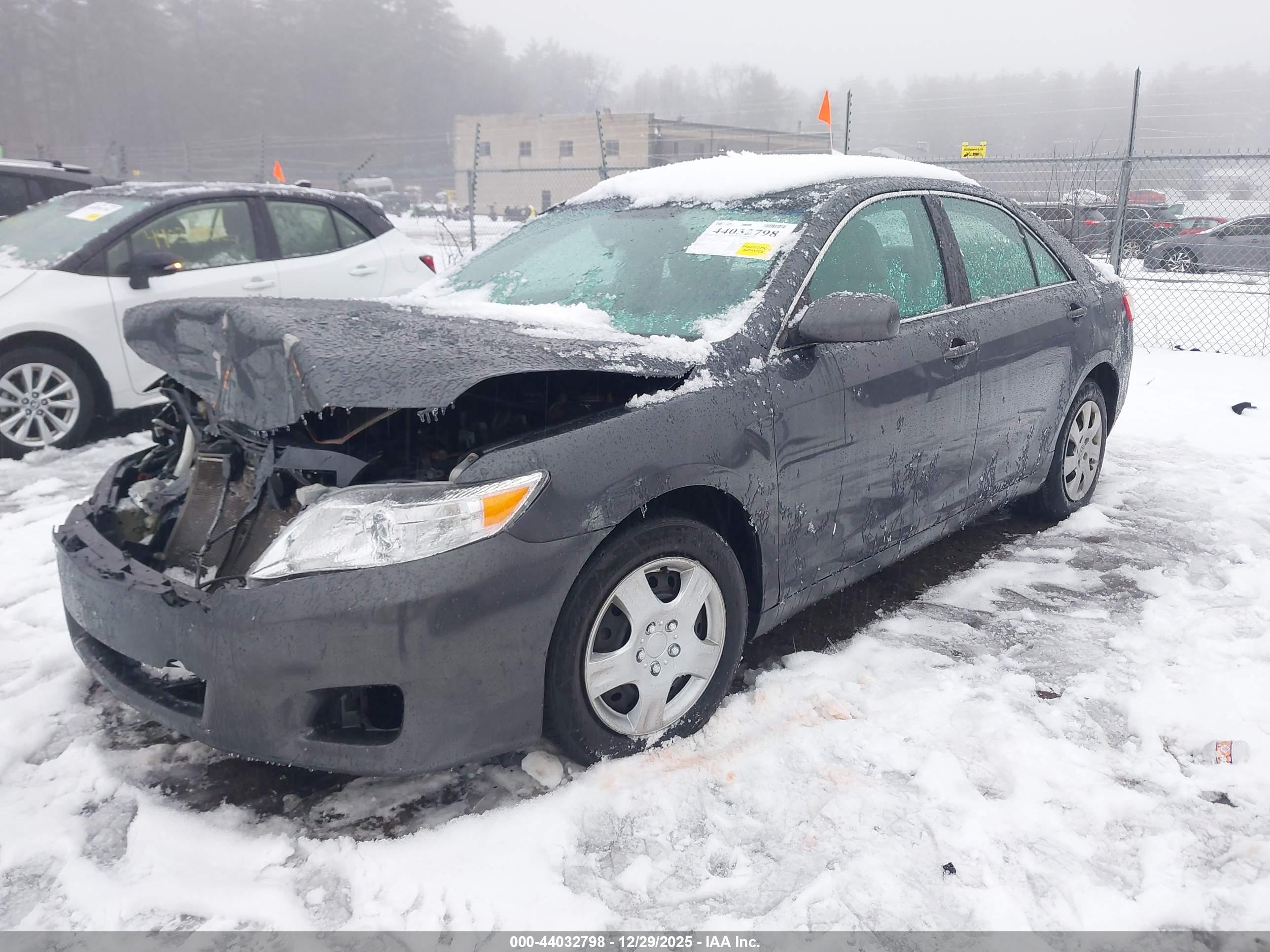 TOYOTA CAMRY image 2