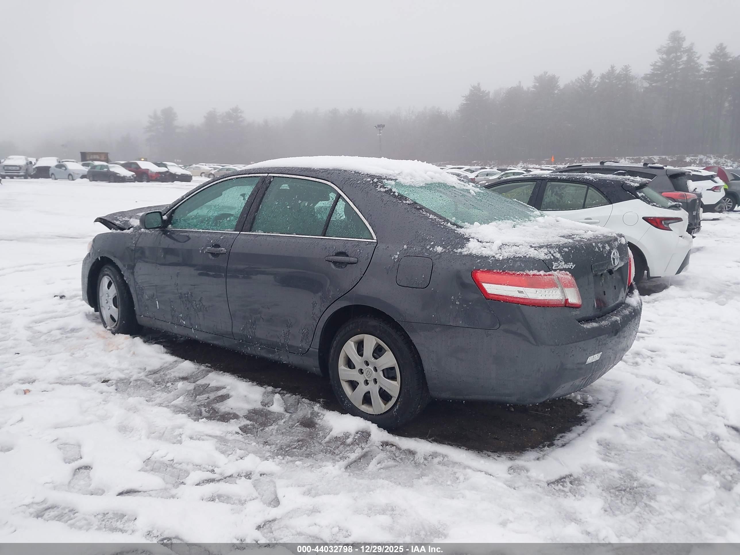 TOYOTA CAMRY image 3