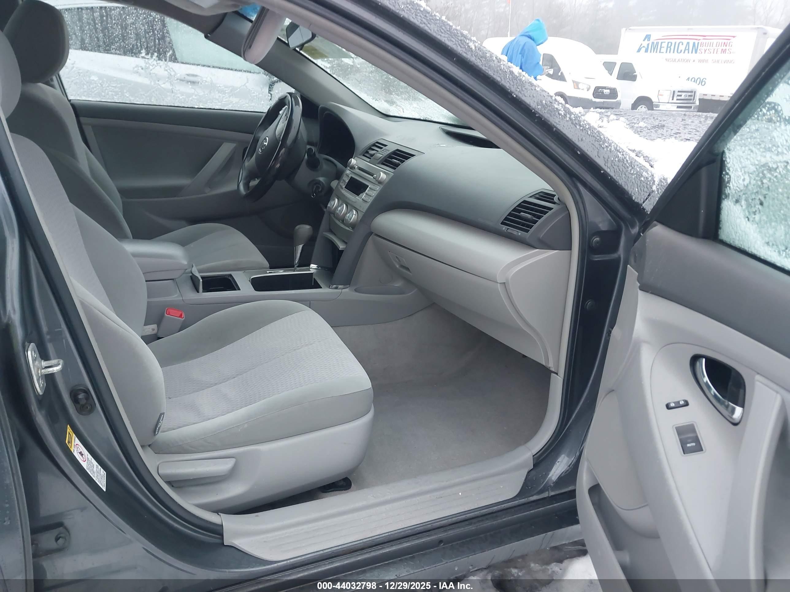 TOYOTA CAMRY image 5