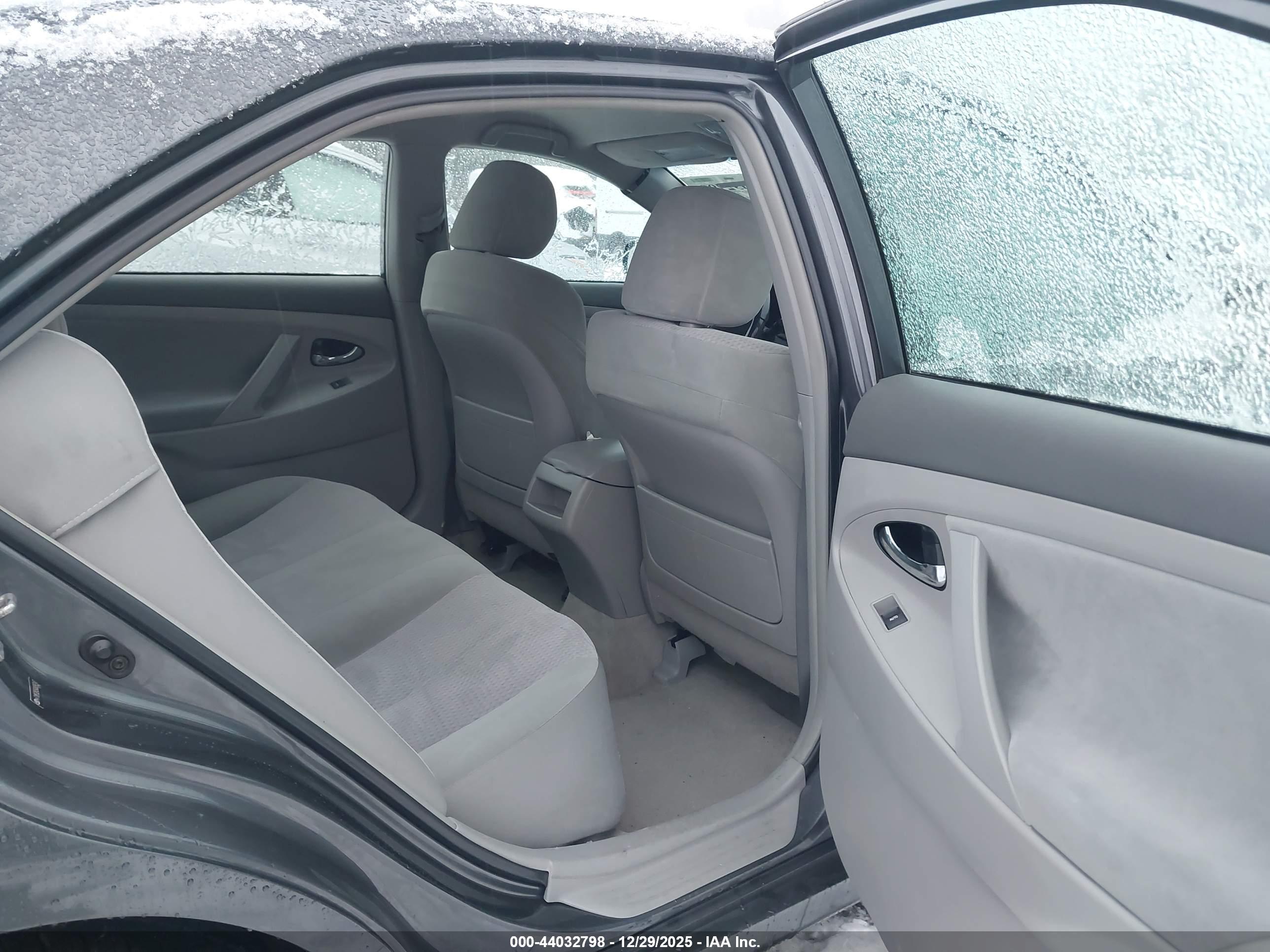 TOYOTA CAMRY image 8