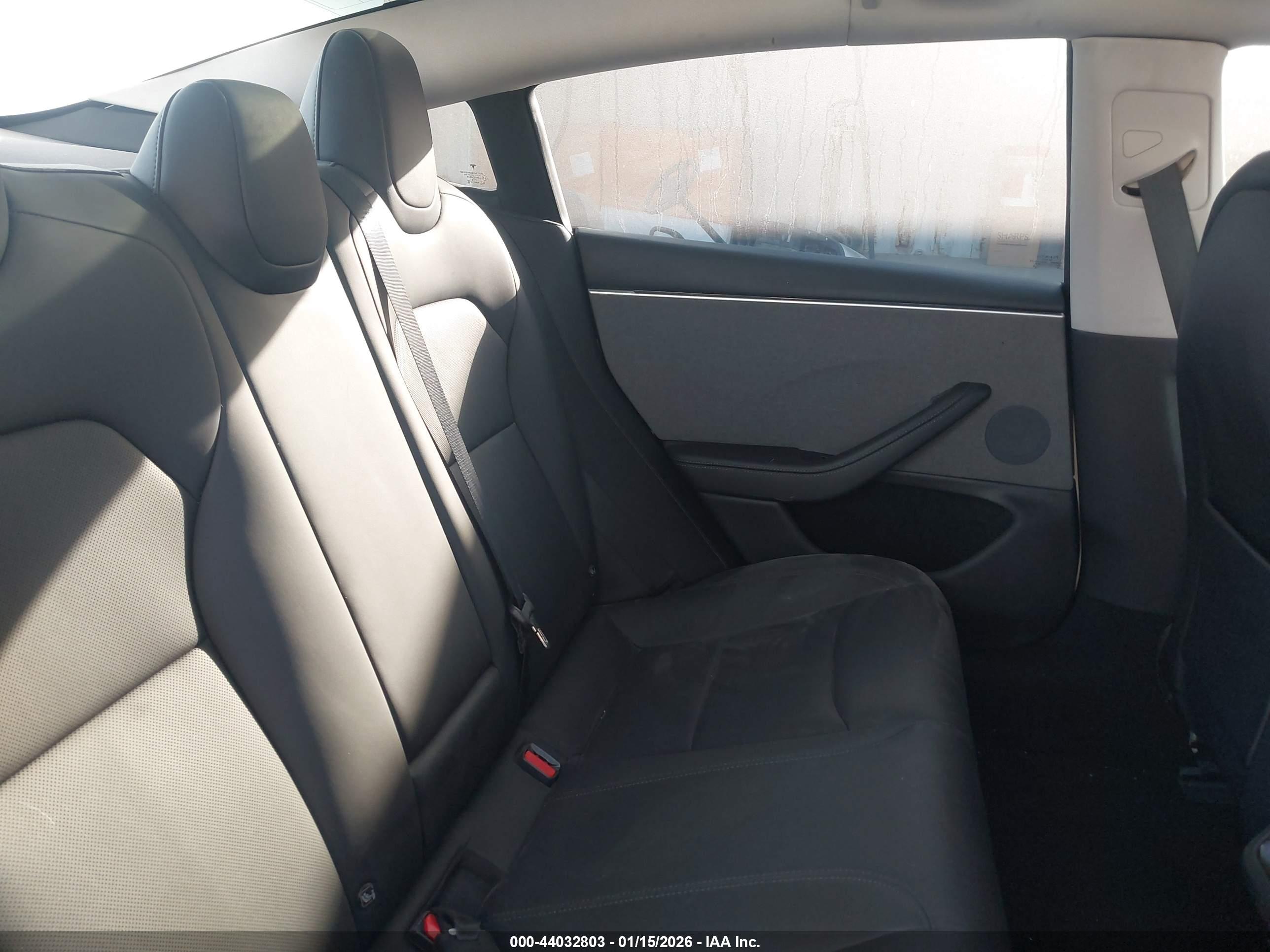 TESLA MODEL image 8