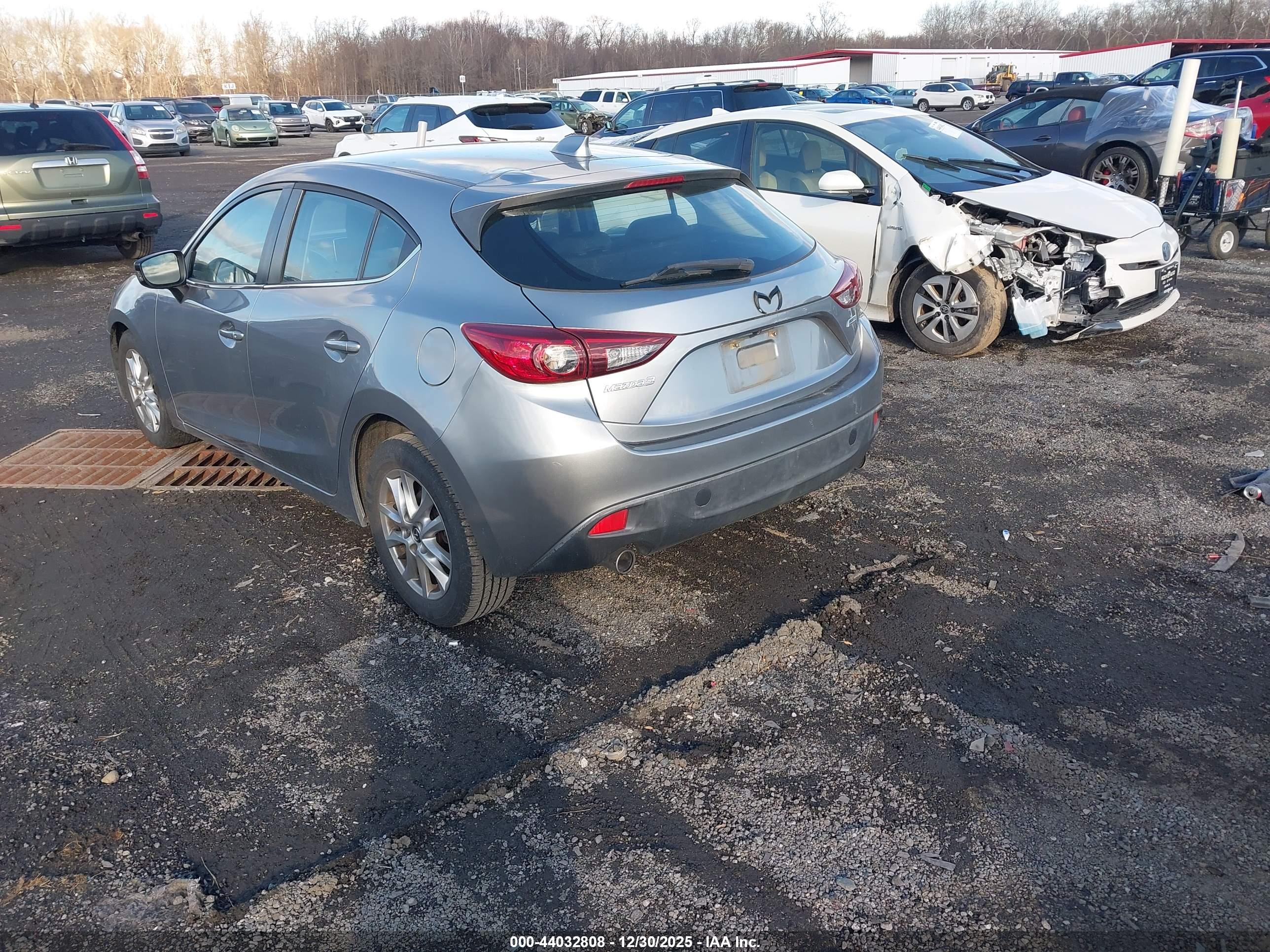 MAZDA MAZDA3 image 3