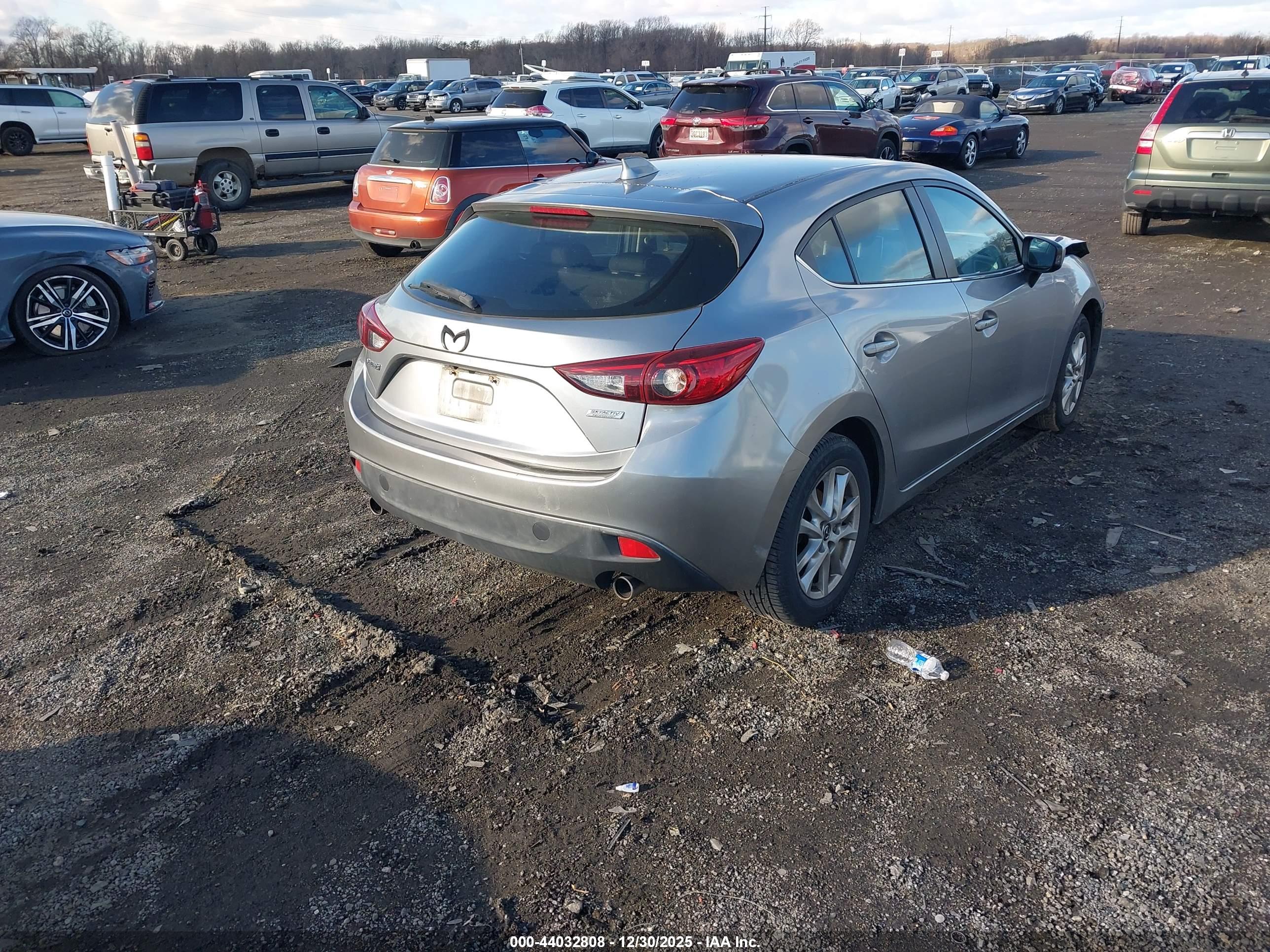 MAZDA MAZDA3 image 4