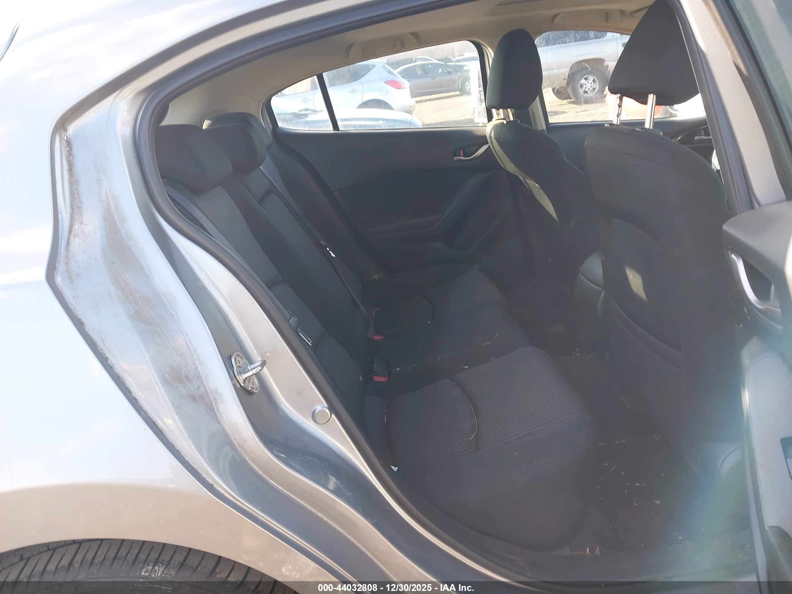 MAZDA MAZDA3 image 8
