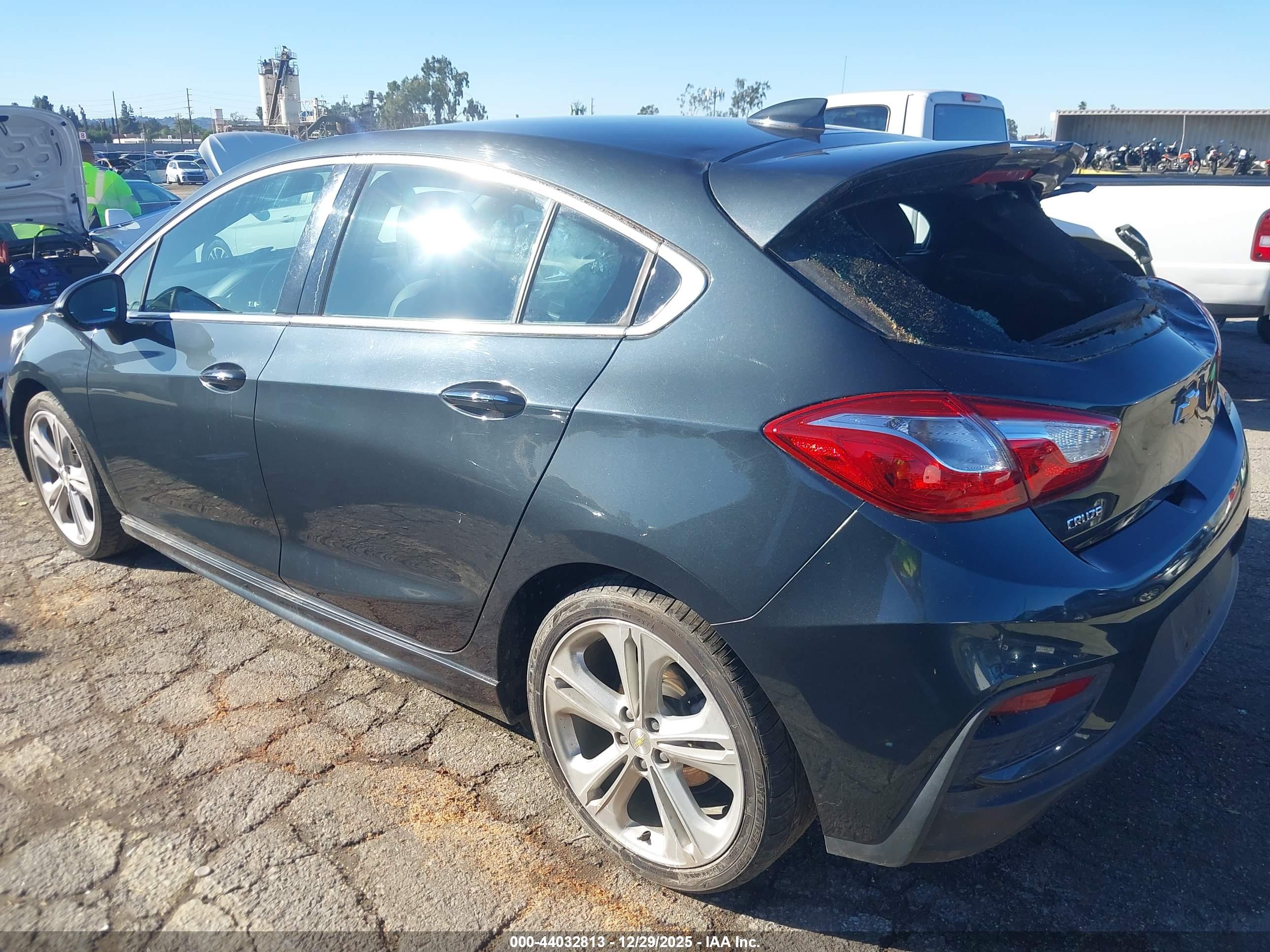 CHEVROLET CRUZE image 3