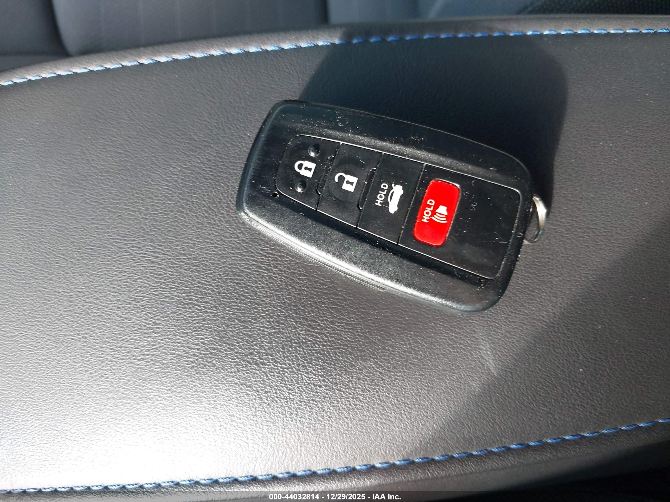 TOYOTA COROLLA image 11