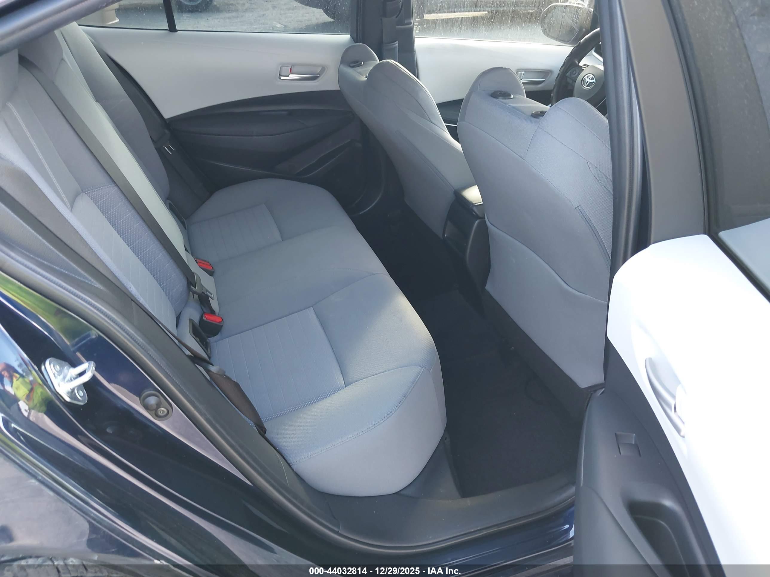 TOYOTA COROLLA image 8