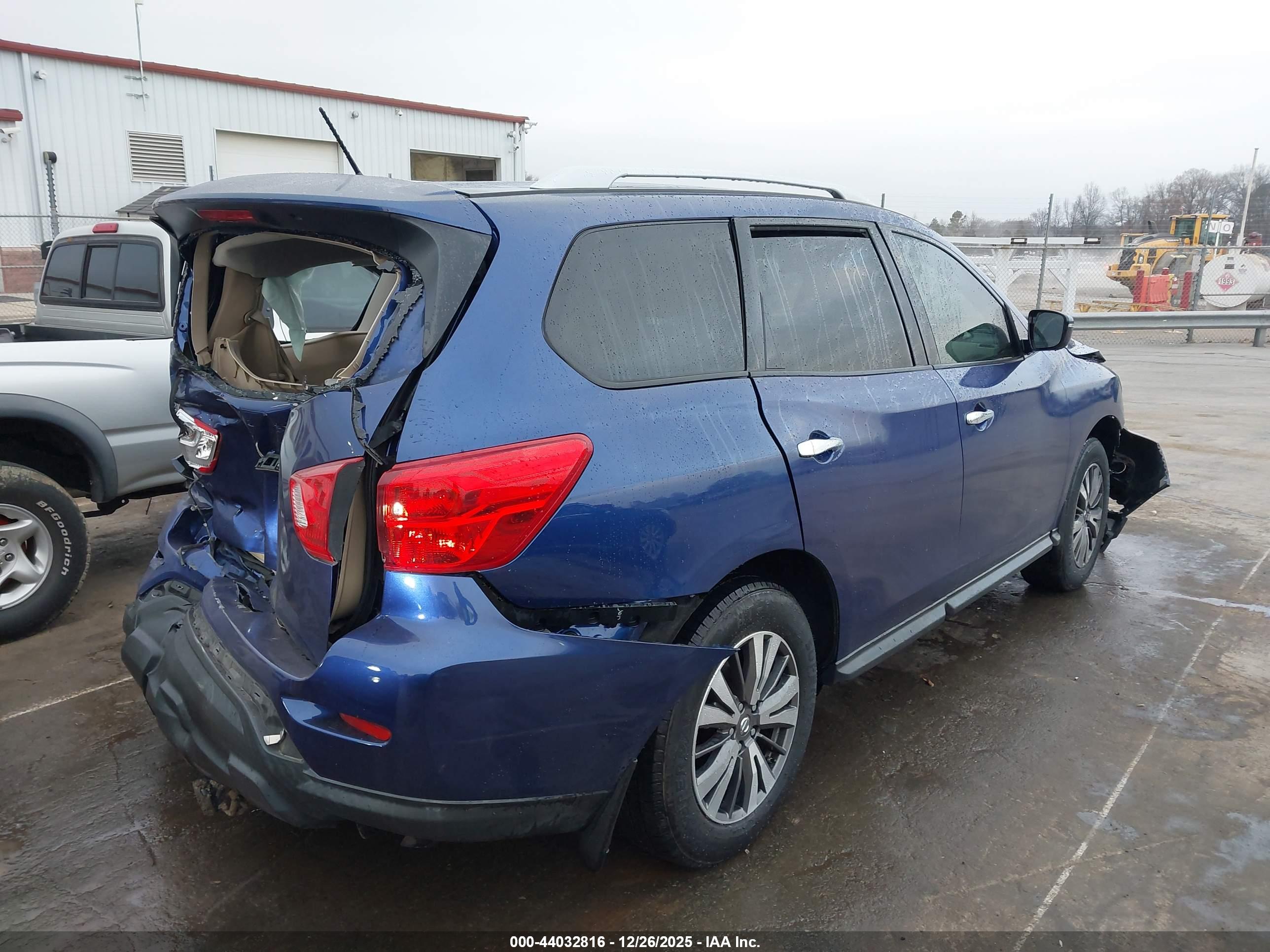 NISSAN PATHFINDER image 4