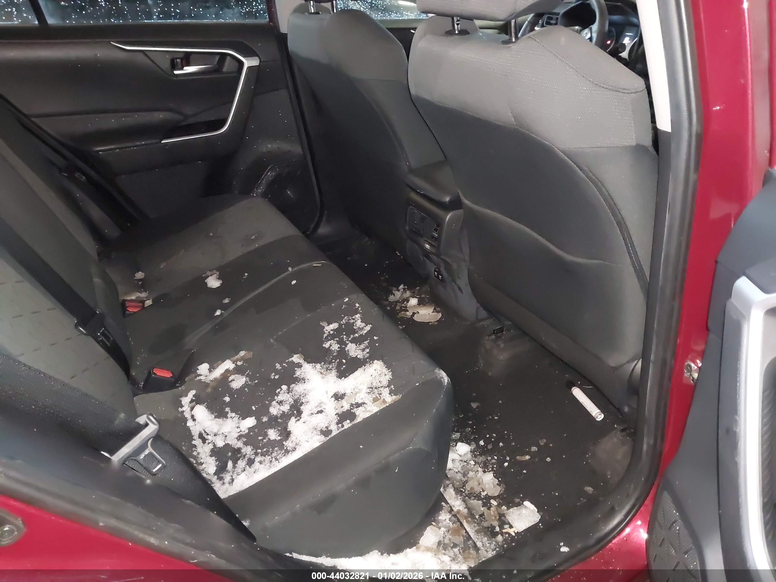 TOYOTA RAV4 image 8