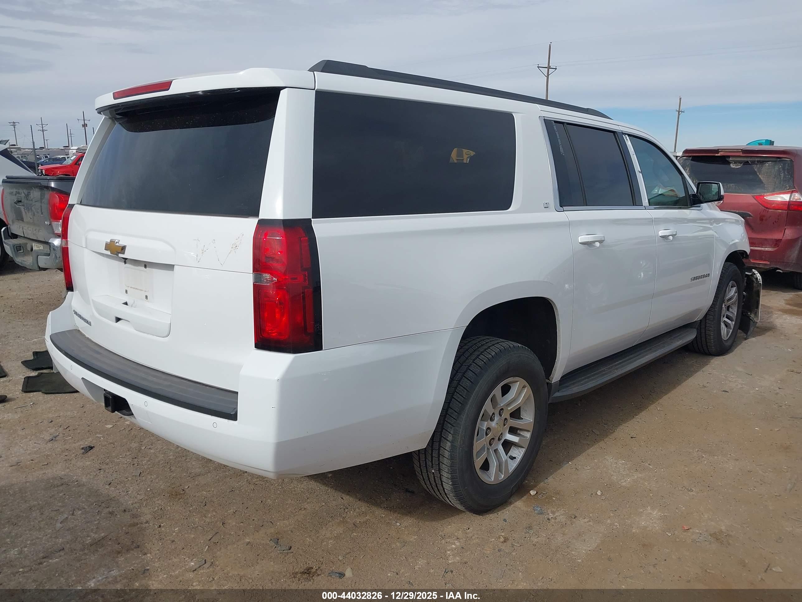 CHEVROLET SUBURBAN image 4