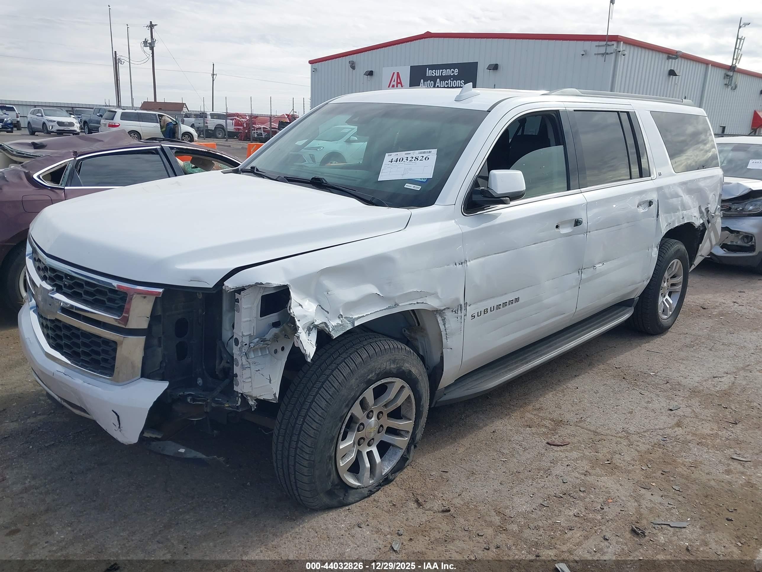 CHEVROLET SUBURBAN image 6