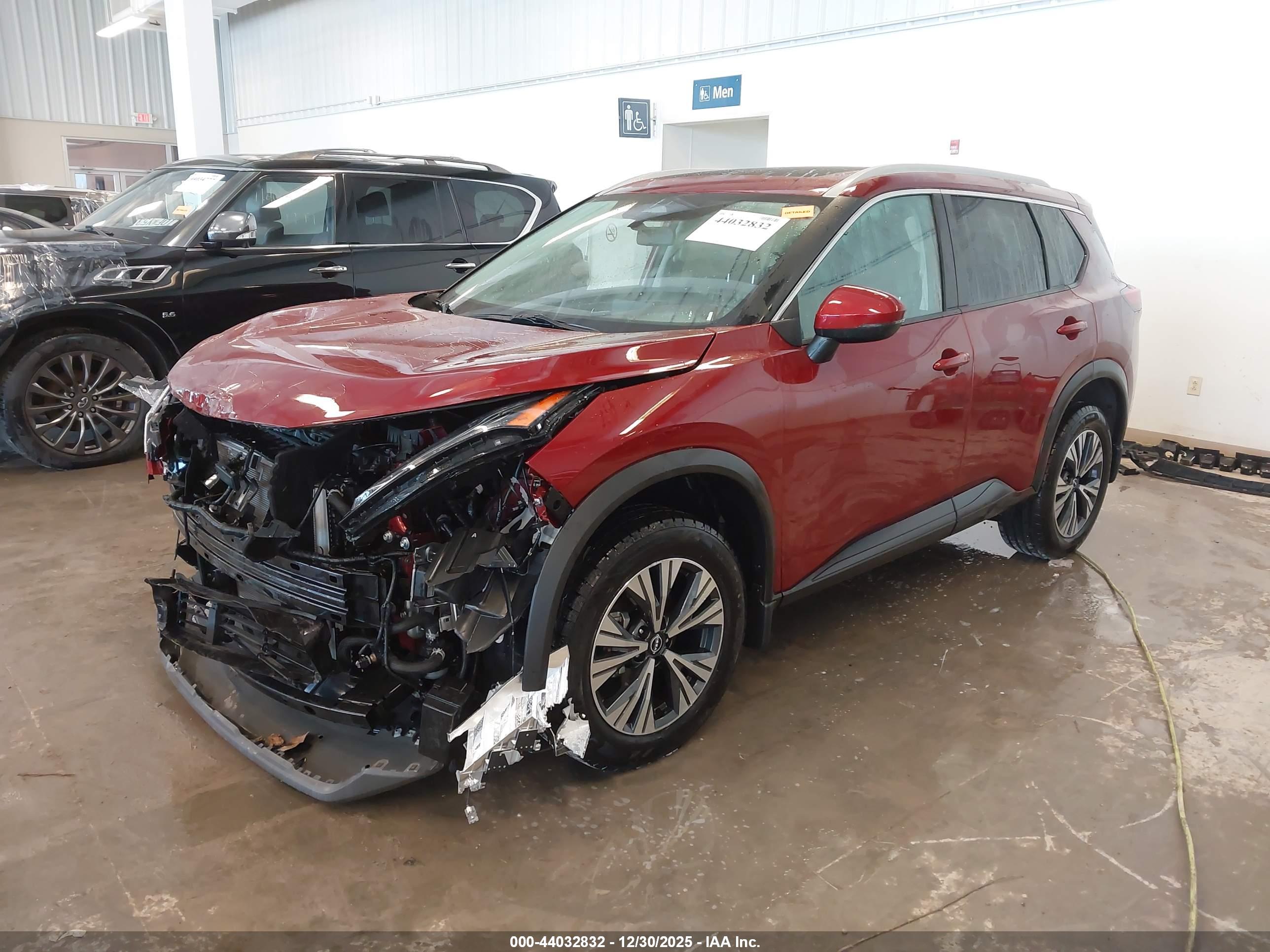 NISSAN ROGUE image 2