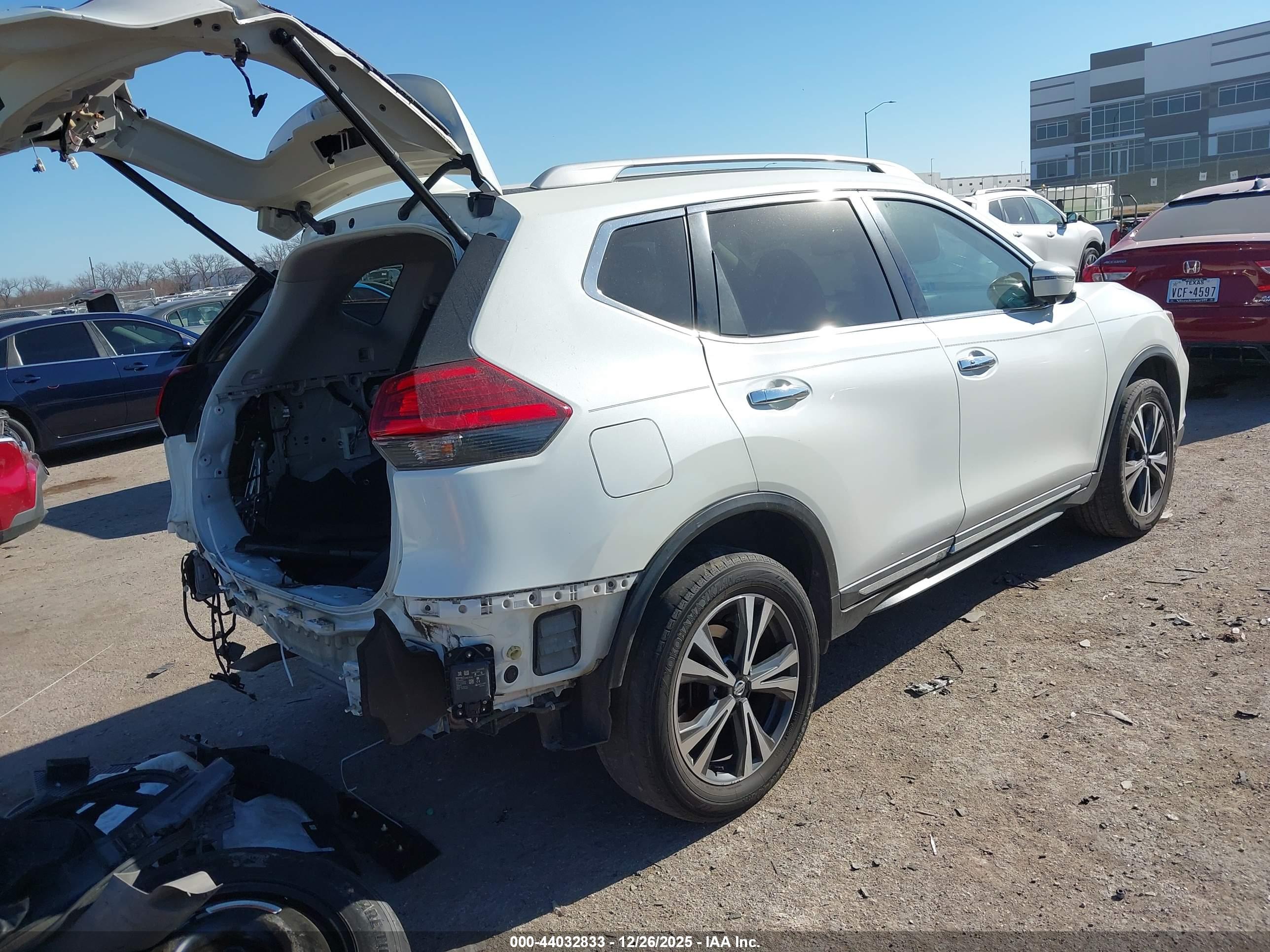 NISSAN ROGUE image 4