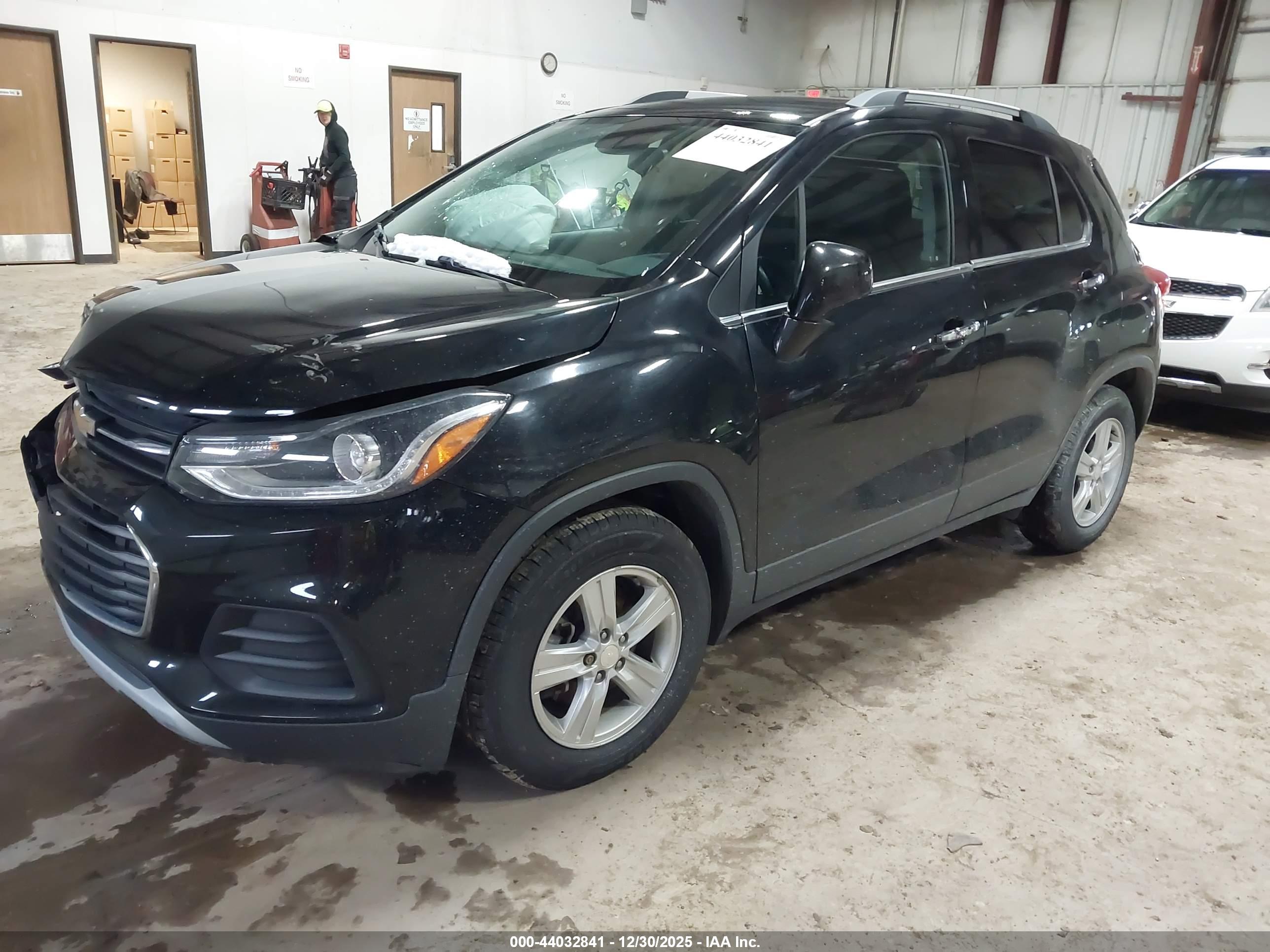 CHEVROLET TRAX image 2