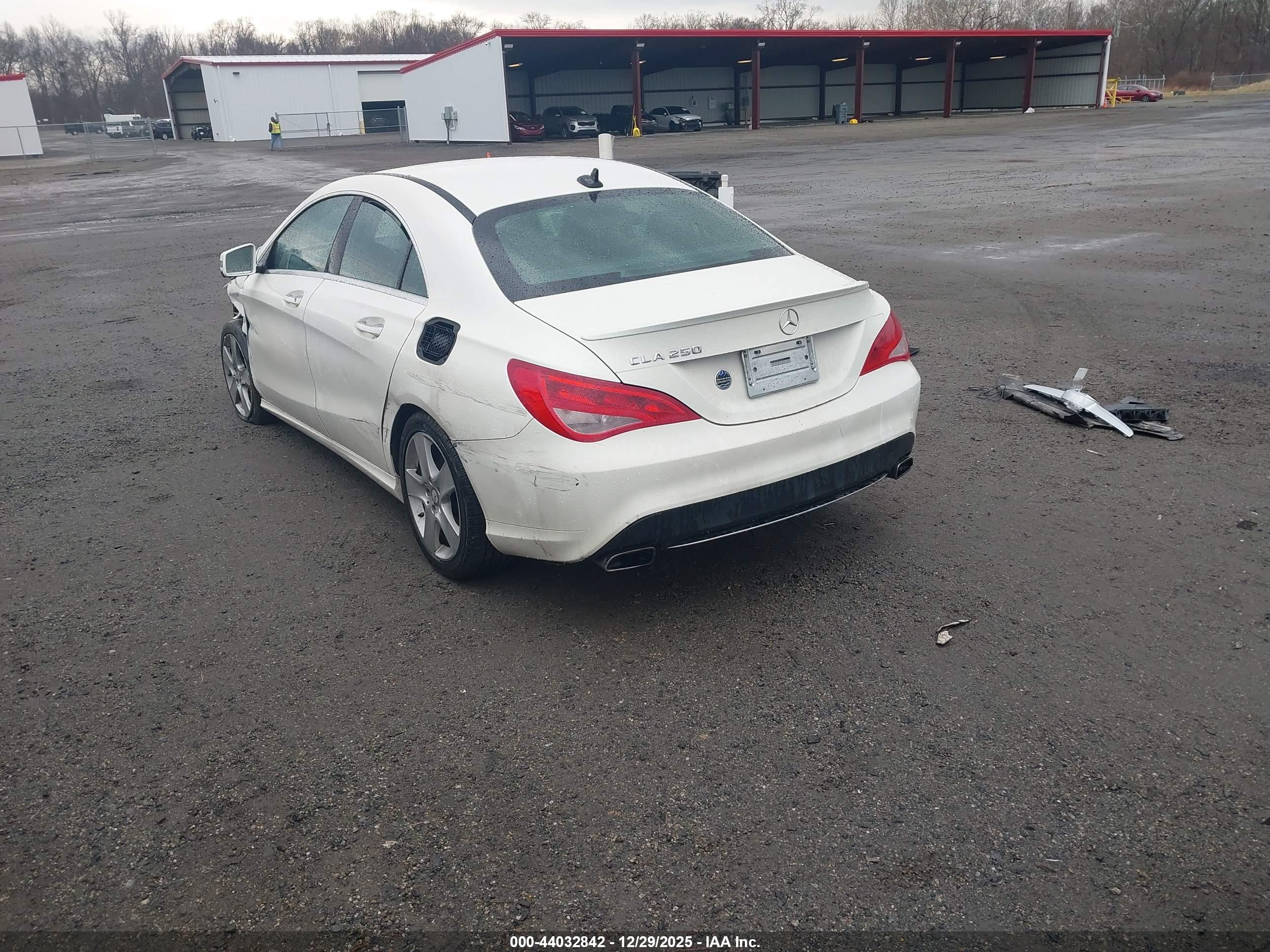 MERCEDES-BENZ CLA image 3