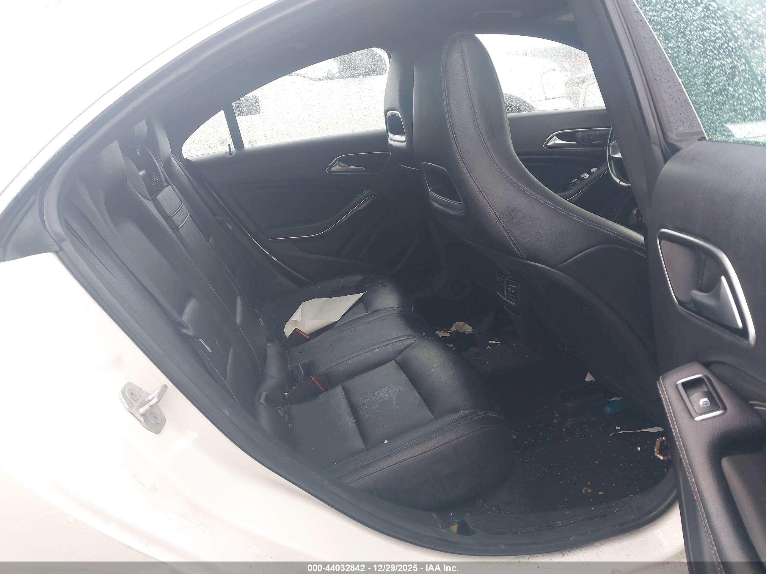 MERCEDES-BENZ CLA image 8