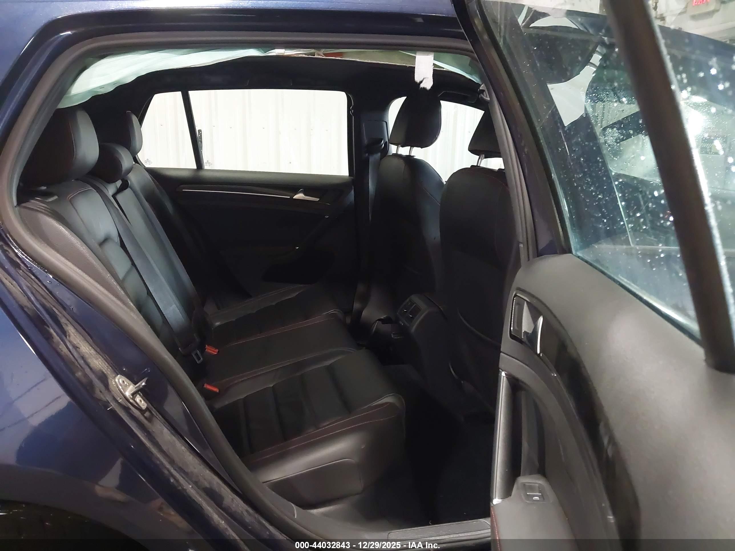 VOLKSWAGEN GOLF image 8