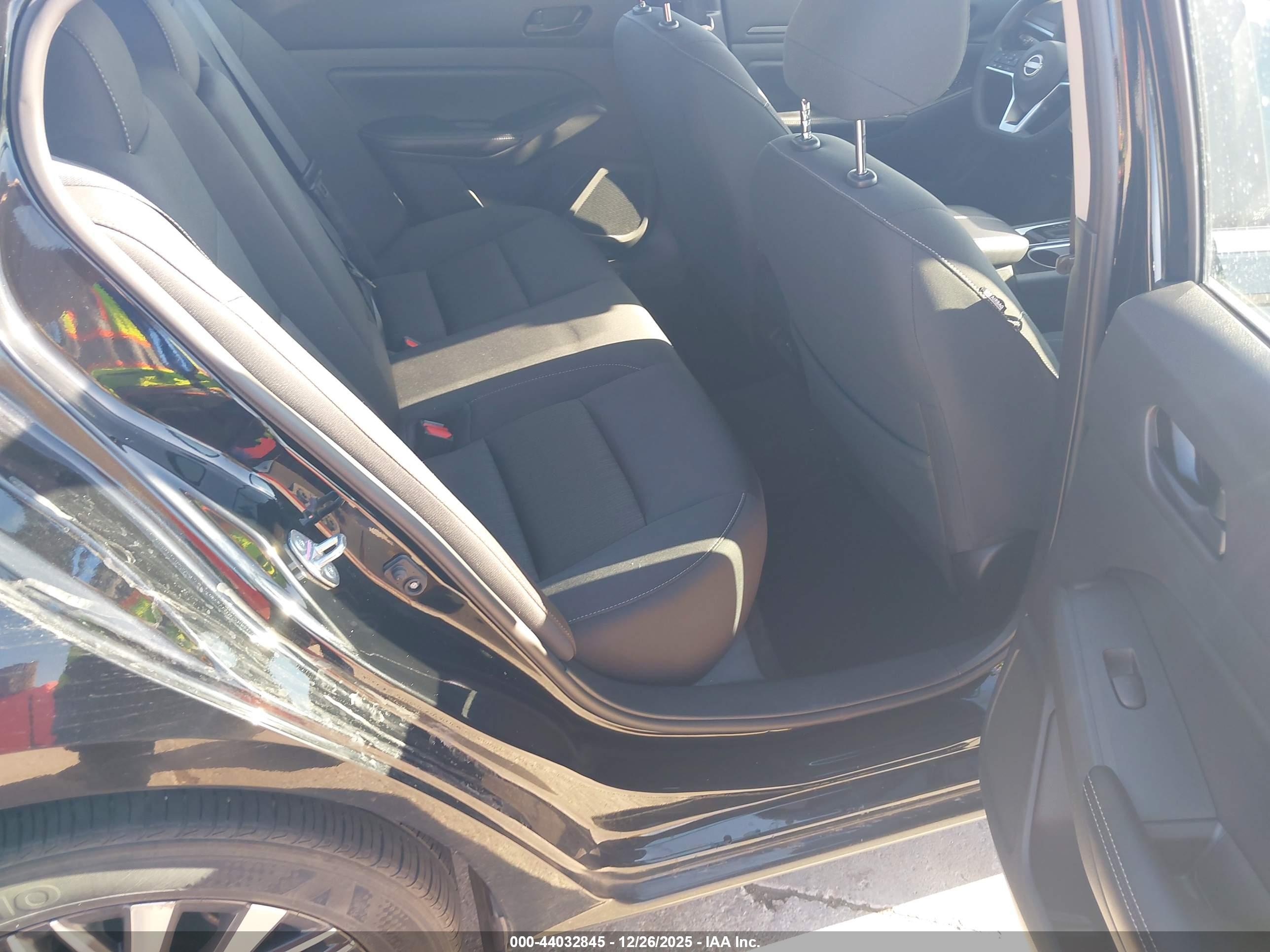 NISSAN ALTIMA image 8