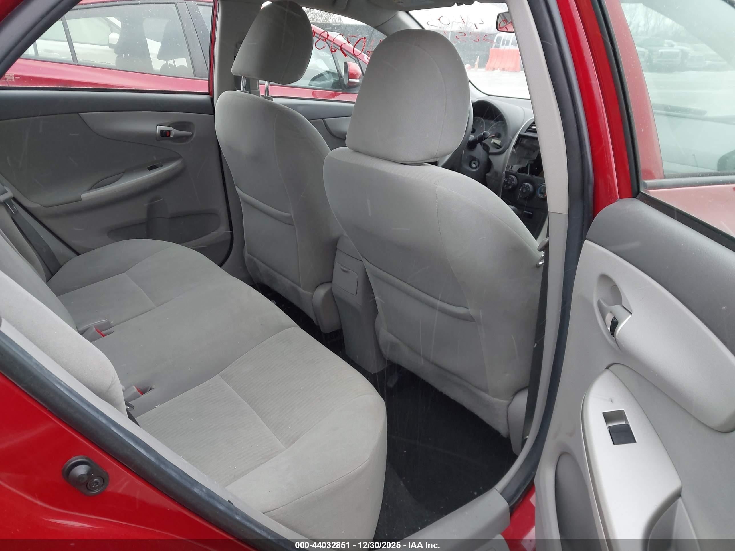 TOYOTA COROLLA image 8