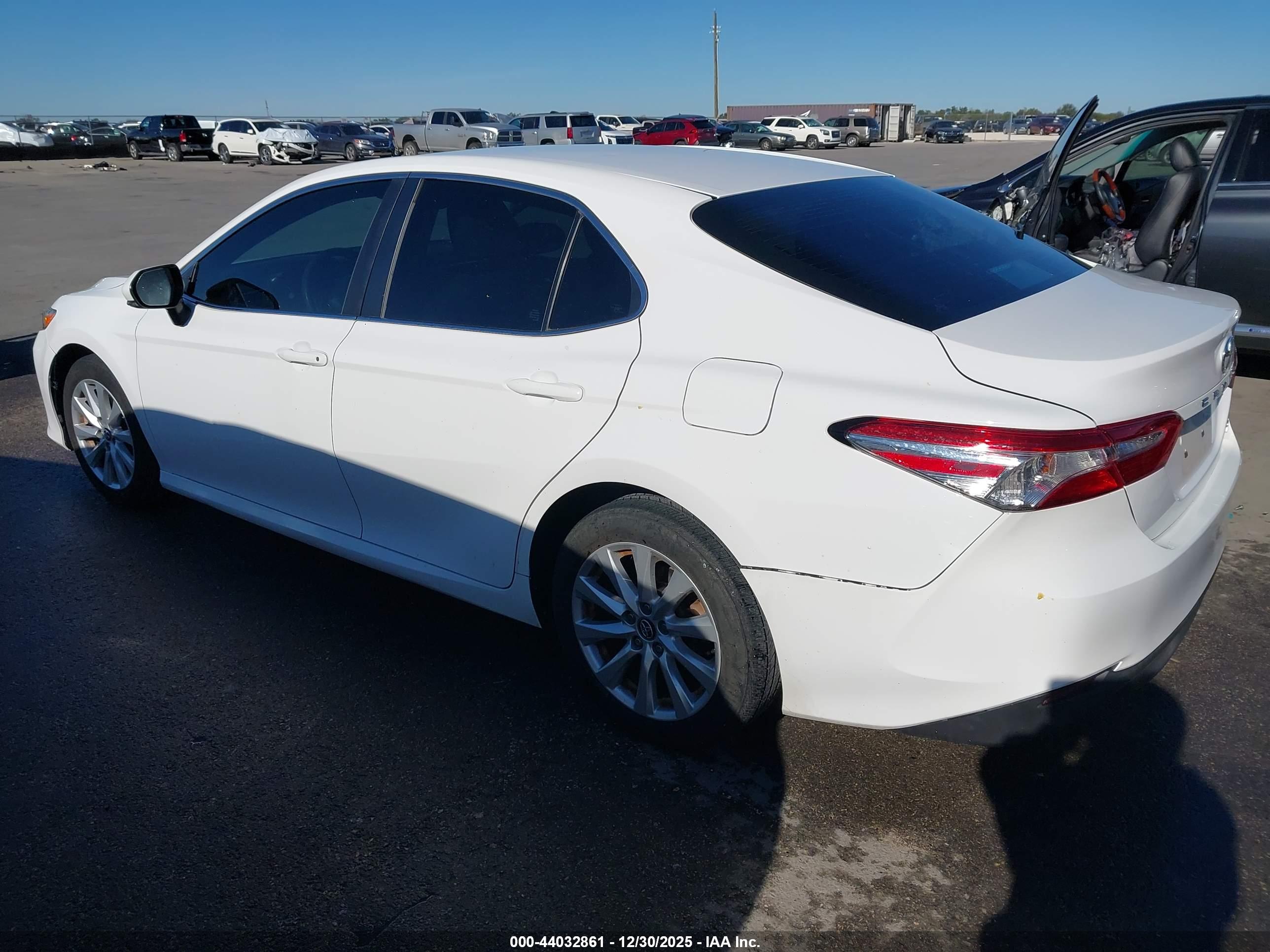 TOYOTA CAMRY image 3