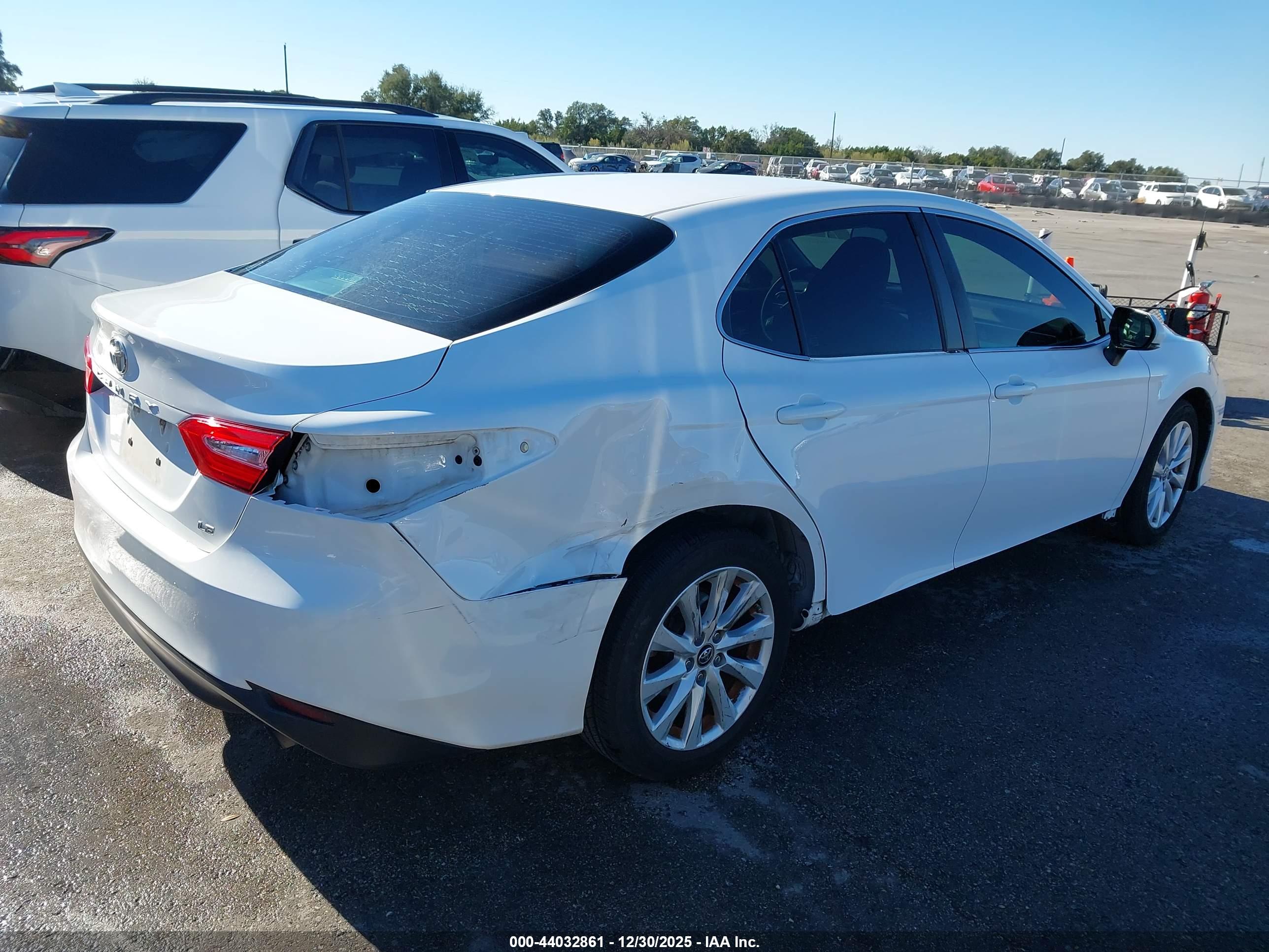 TOYOTA CAMRY image 4