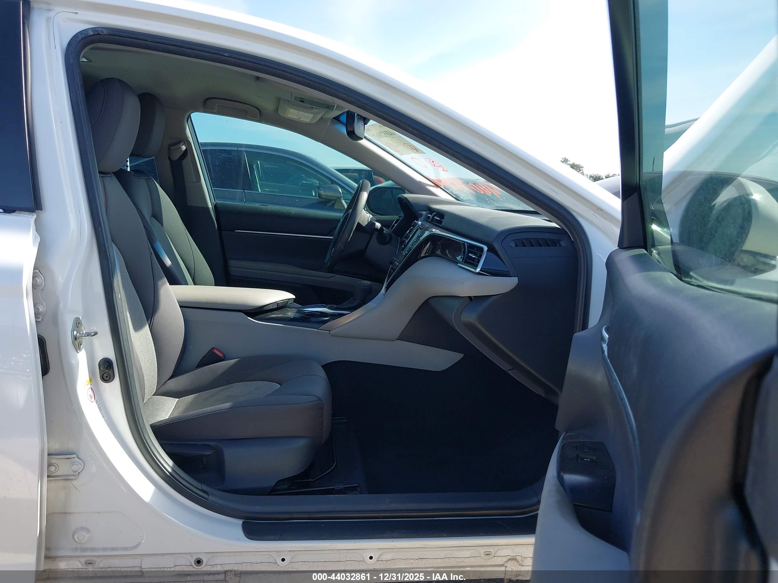 TOYOTA CAMRY image 5