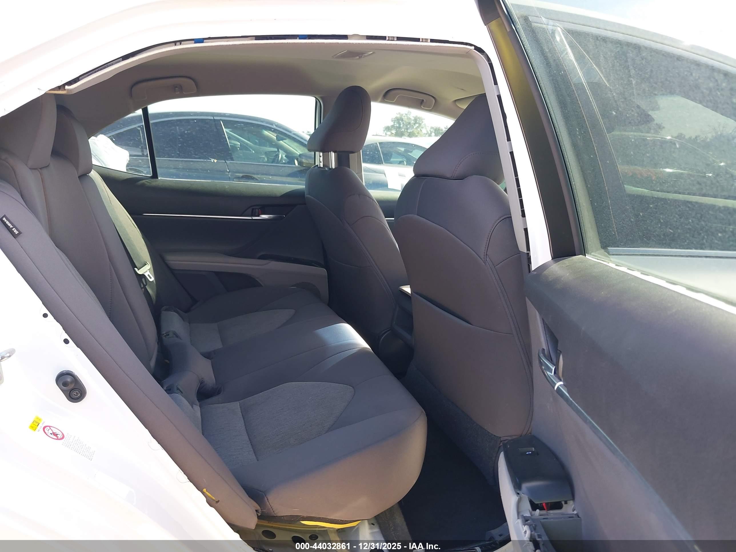 TOYOTA CAMRY image 8