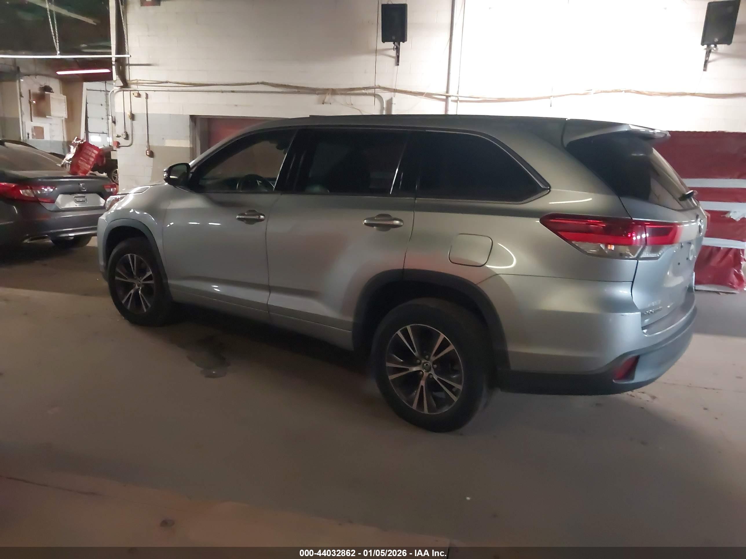 TOYOTA HIGHLANDER image 3