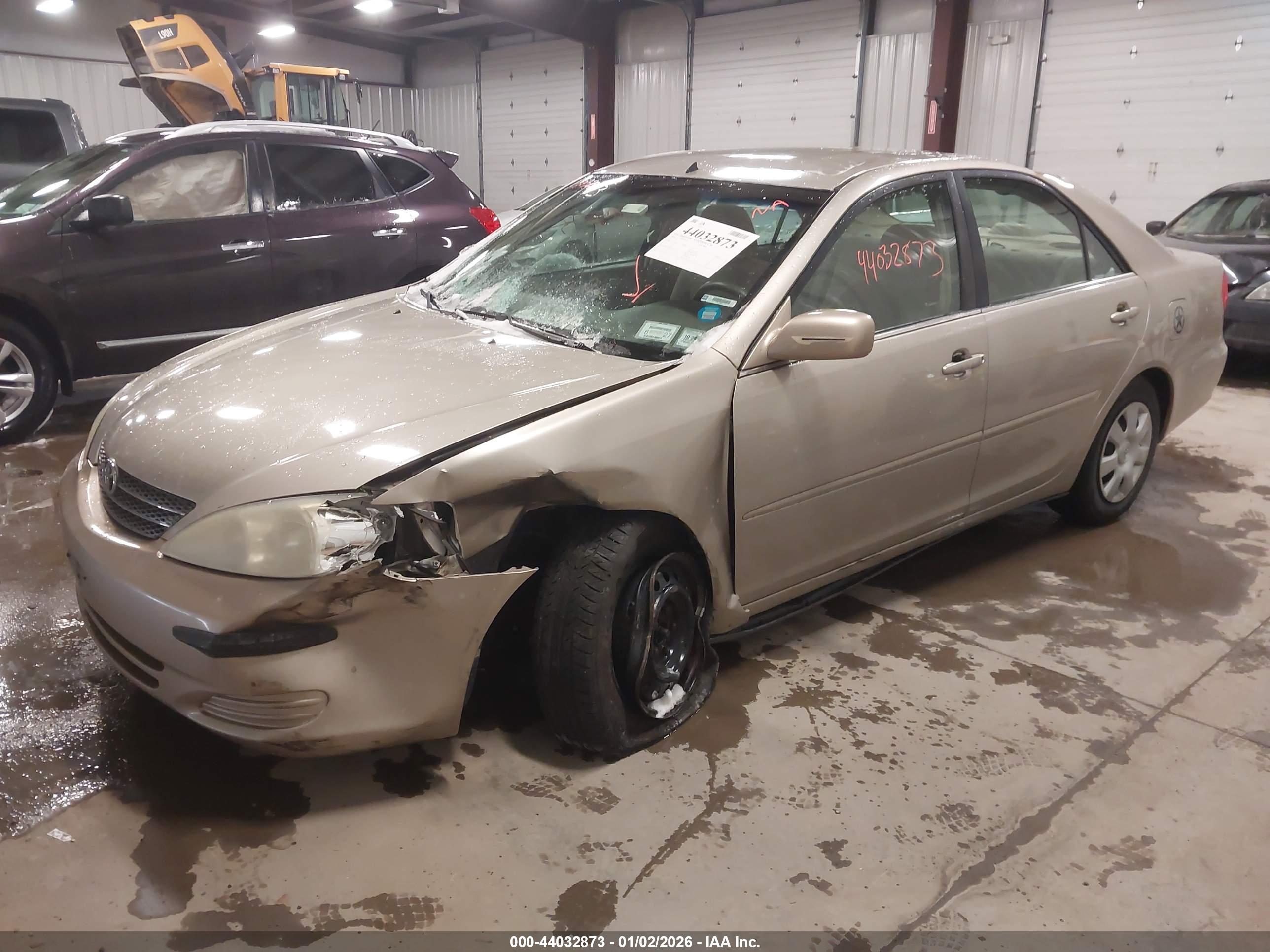 TOYOTA CAMRY image 2