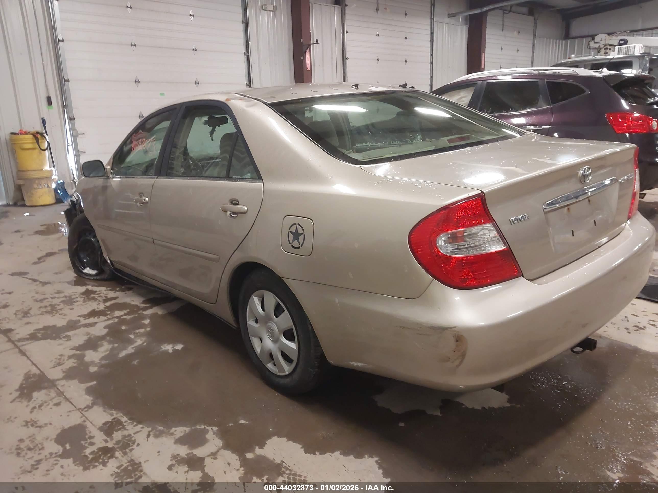 TOYOTA CAMRY image 3