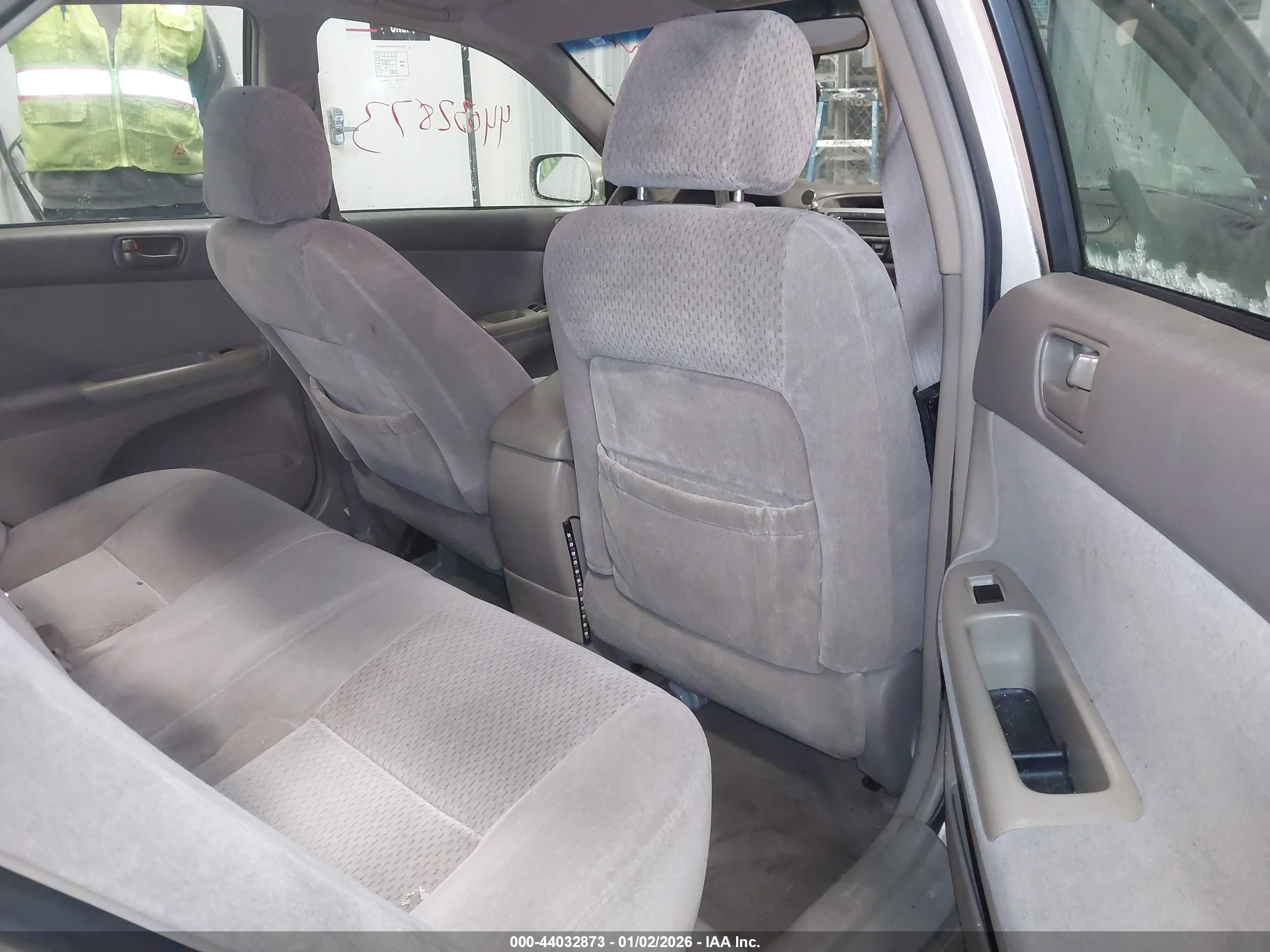 TOYOTA CAMRY image 8